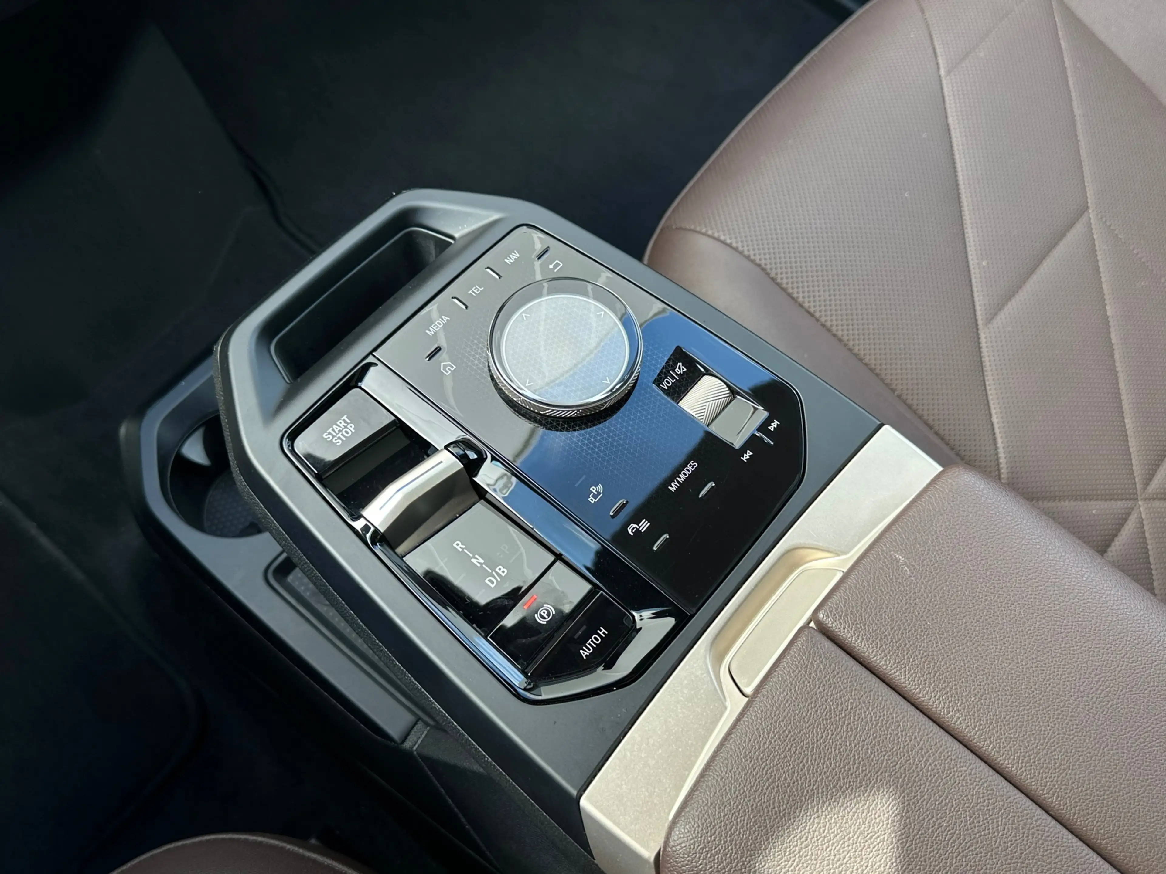 BMW iX XDrive40 Executive 77 kWh |100% SOH|LASER|PANO|GOL — photo 15