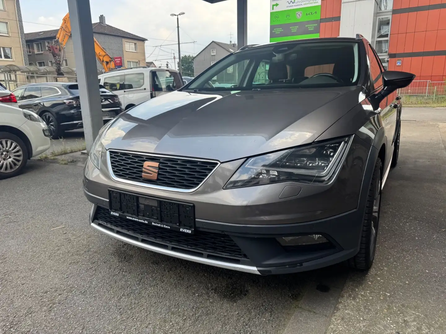 SEAT Leon ST X-Perience 4Drive Grau - 1