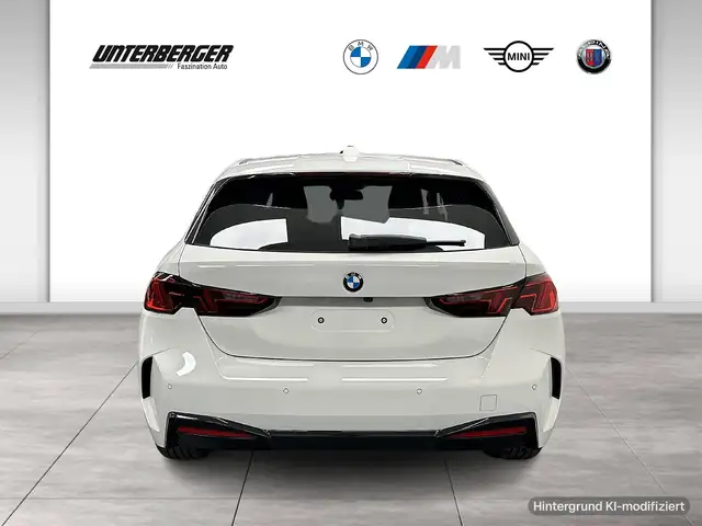BMW 1 Series view 5