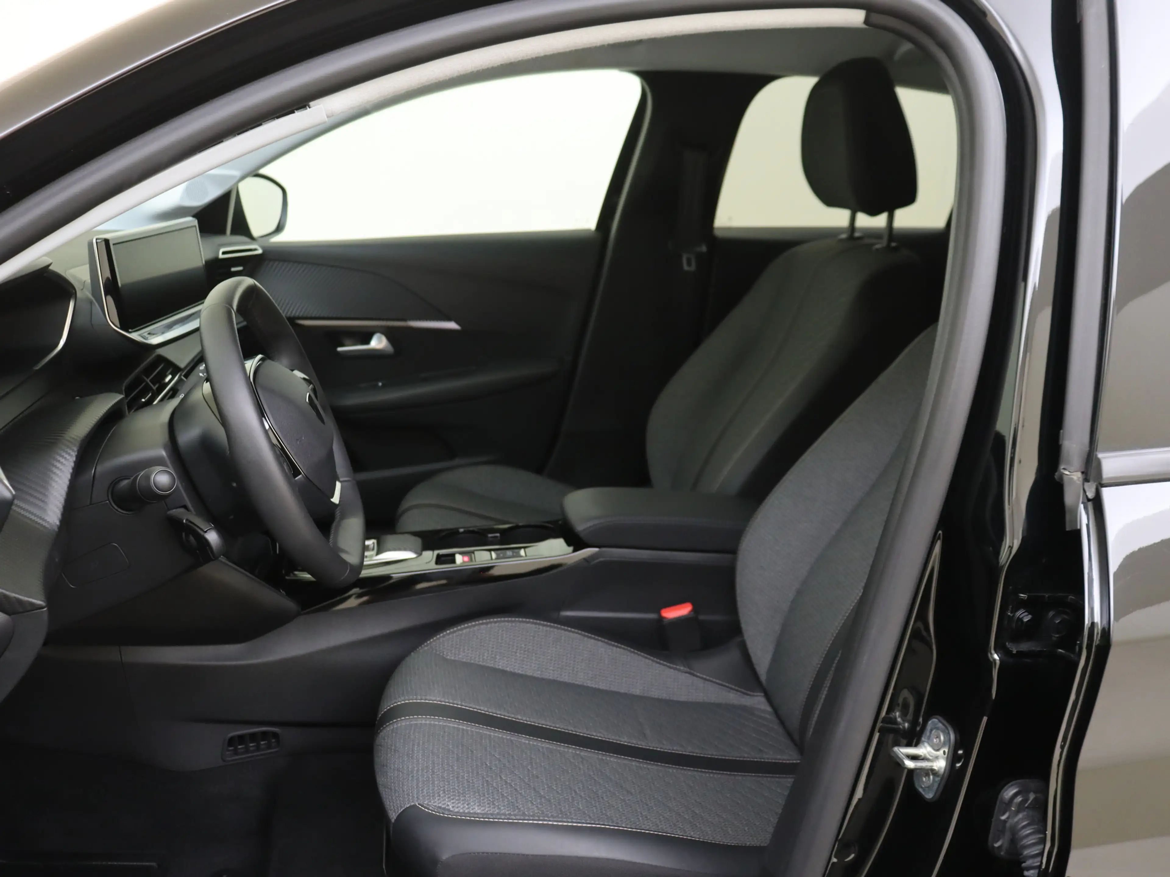 Peugeot e-208 EV Allure 51 kWh — photo 10