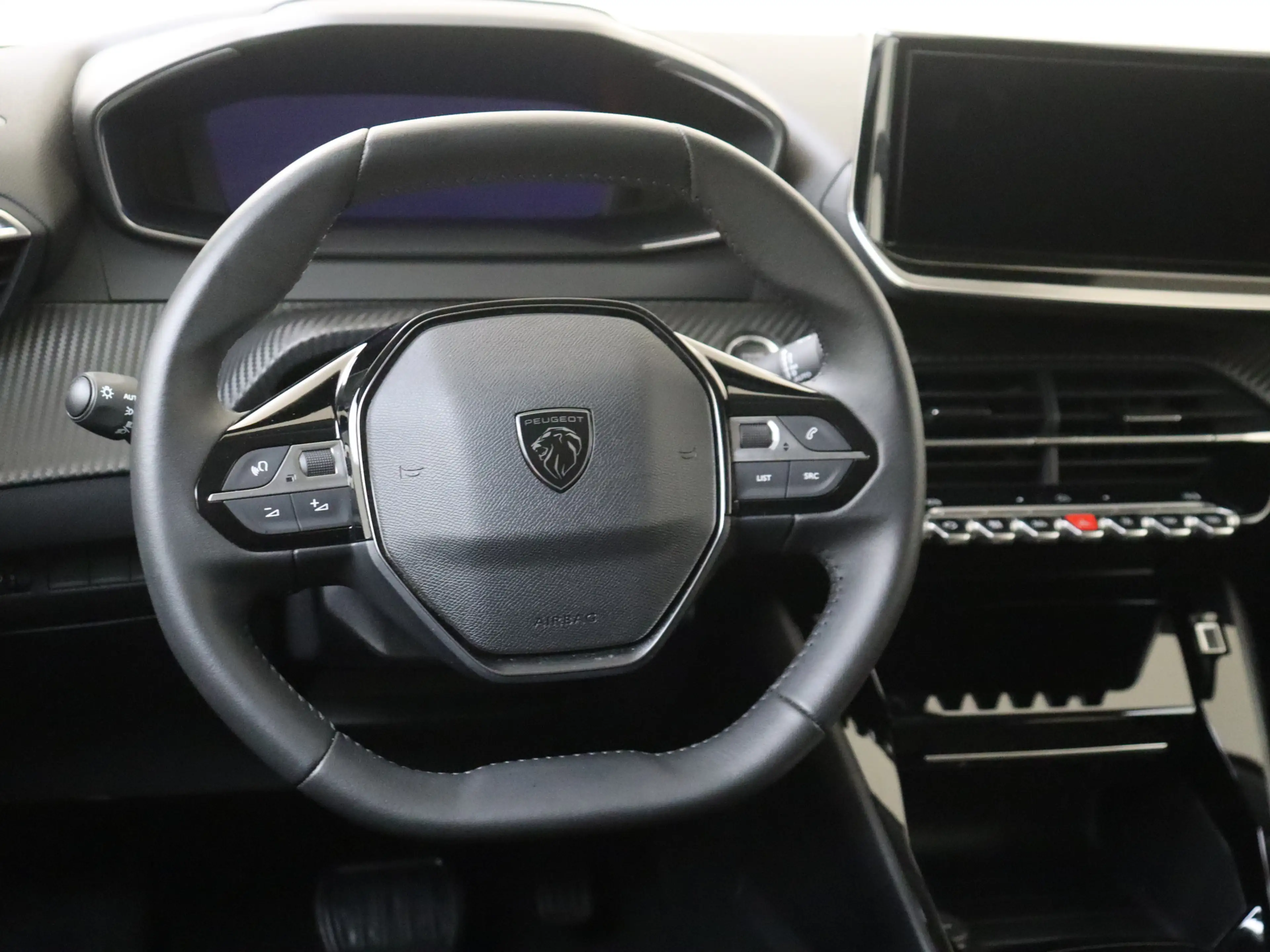 Peugeot e-208 EV Allure 51 kWh — photo 6