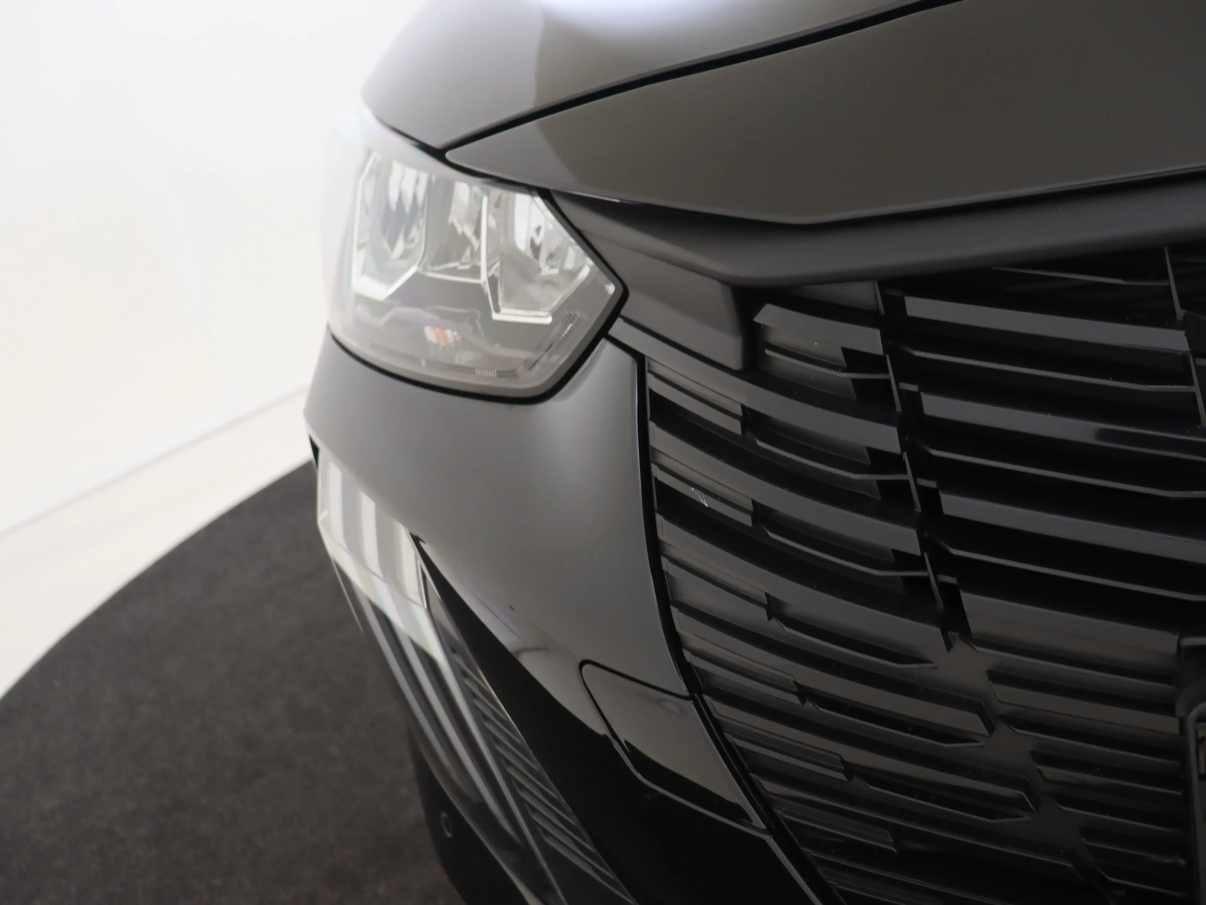 Peugeot e-208 EV Allure 51 kWh — photo 13