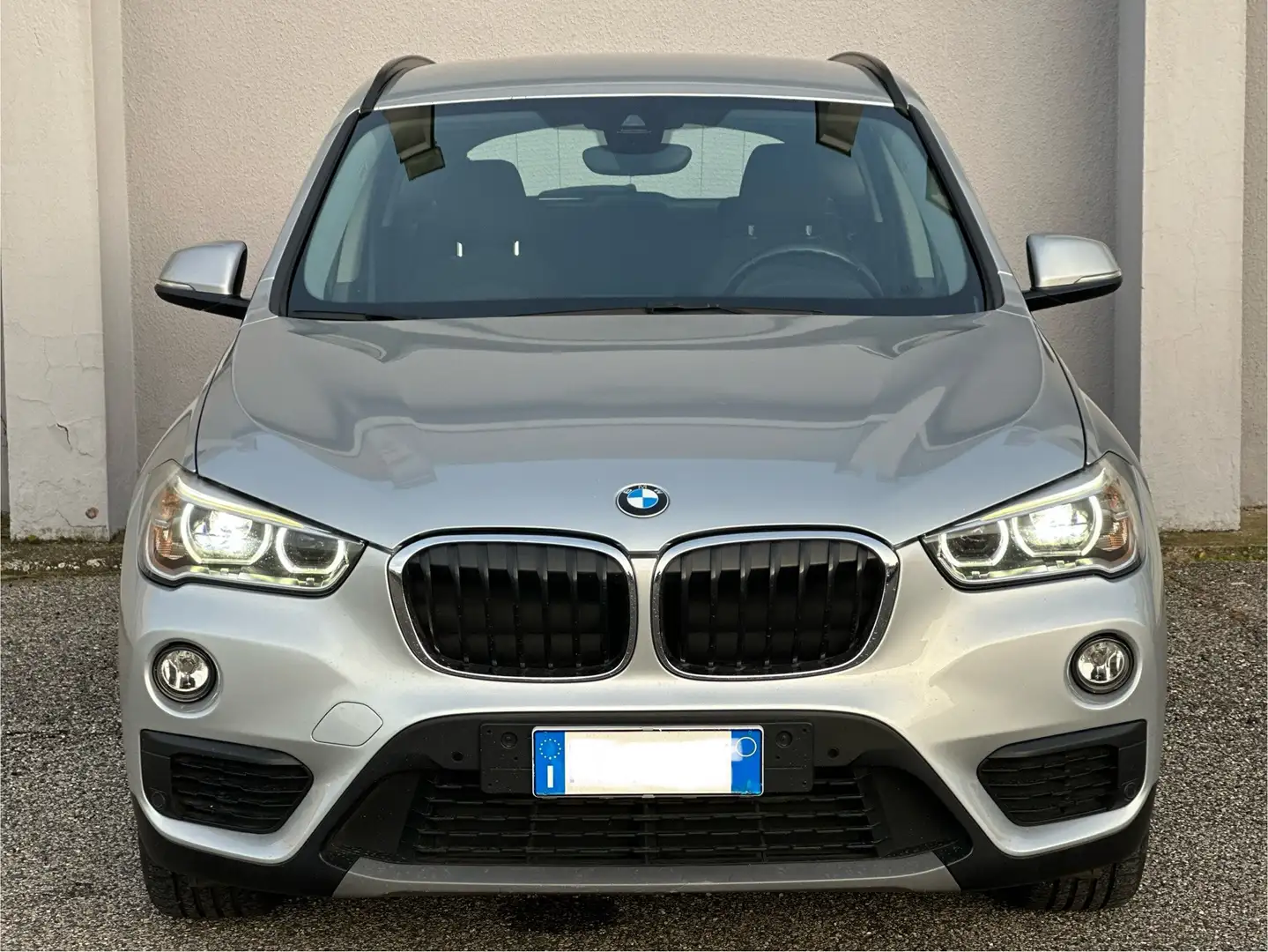 BMW X1 X1 F48 sdrive18d Business auto Šedá - 2