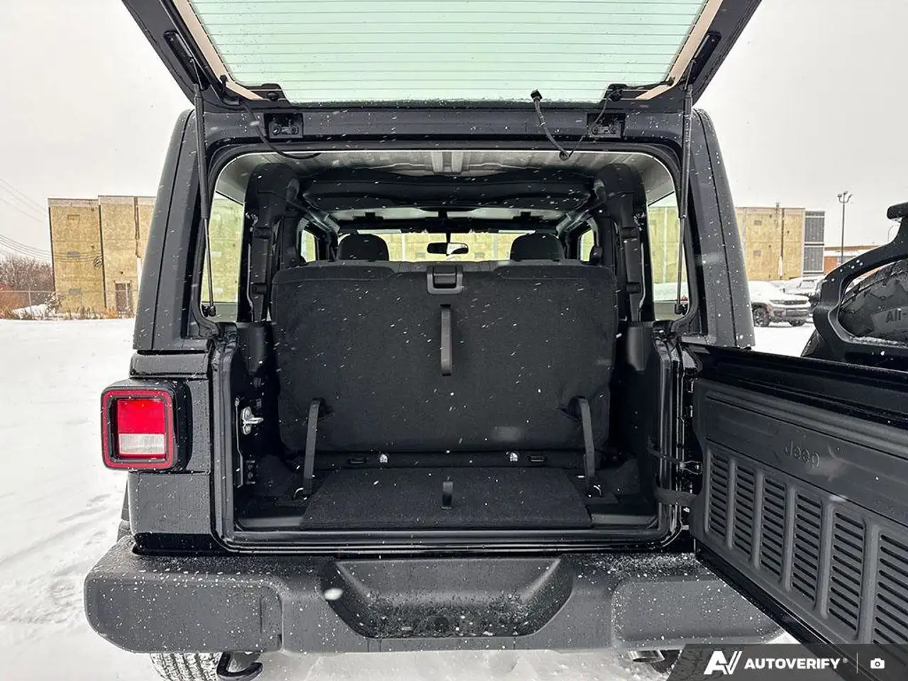 Jeep Wrangler снимка Jeep Wrangler