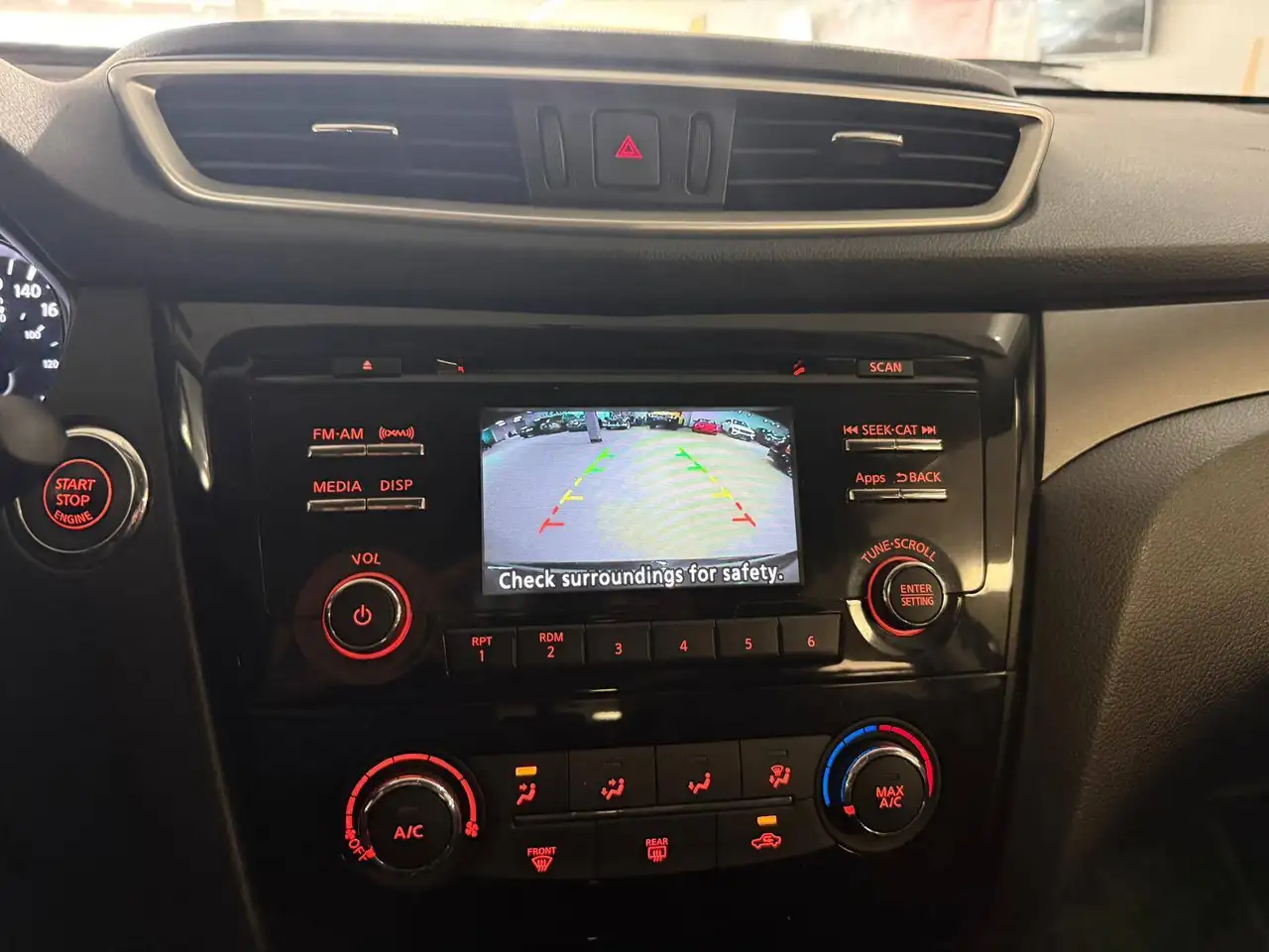 Nissan Rogue снимка Nissan Rogue
