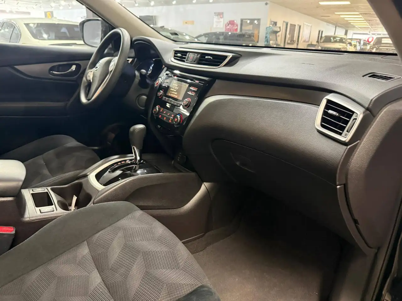 Nissan Rogue снимка Nissan Rogue