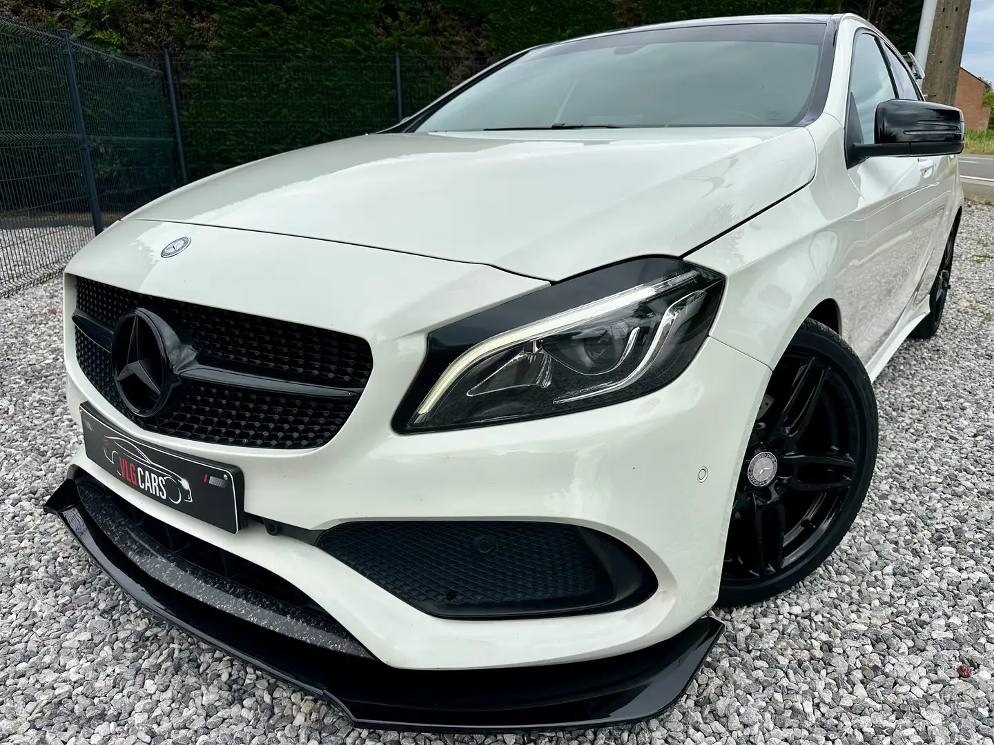 Mercedes-Benz A 180 A 180 Pack AMG \ Pack A45 !! B. Auto / Alcantara Wit - 2