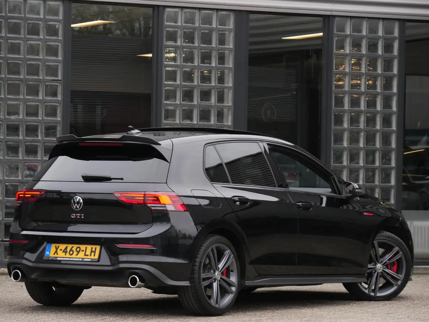 Volkswagen Golf GTI 2.0TSi PANORAMADAK/ CAMERA/ IQ-LIGHT MATRIX/ SFEER Zwart - 2