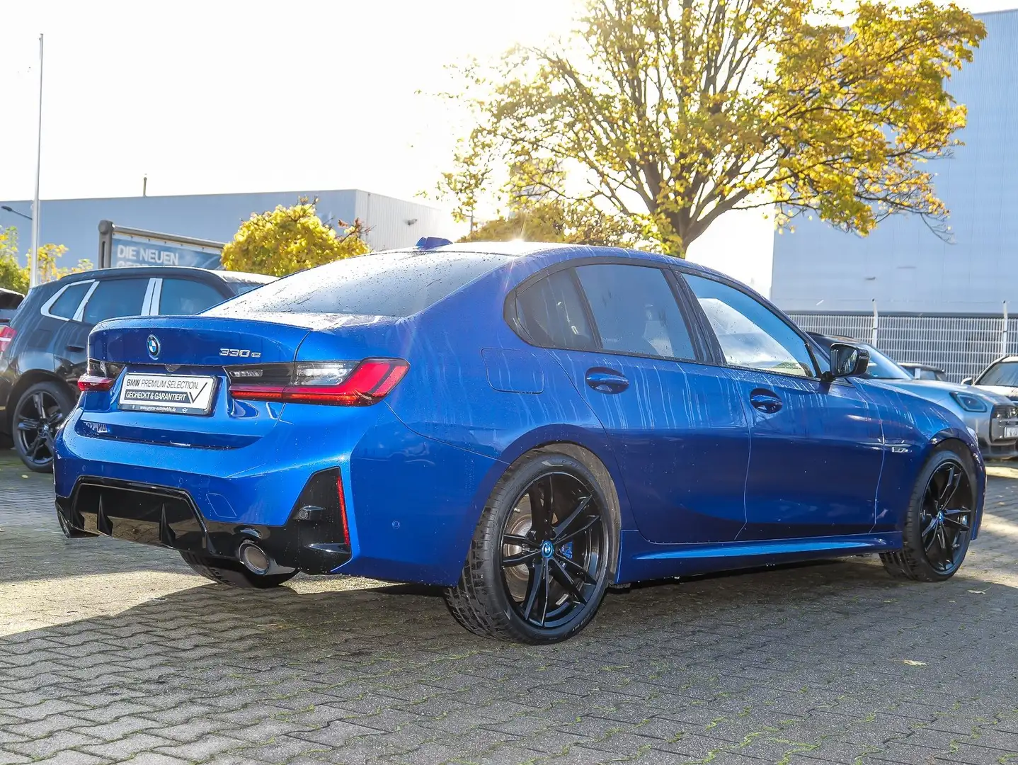BMW 330 e M Sport NAVI+PANO+LED+HIFI+ACC+KZG+MEMORY+M SPOR Bleu - 2