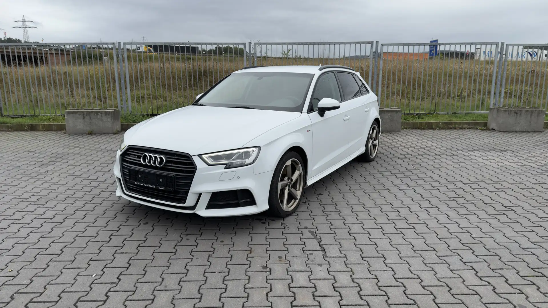 Audi A3 2.0 TFSI Quatt. S-Line Selection LED PDC SHZ Blanc - 1