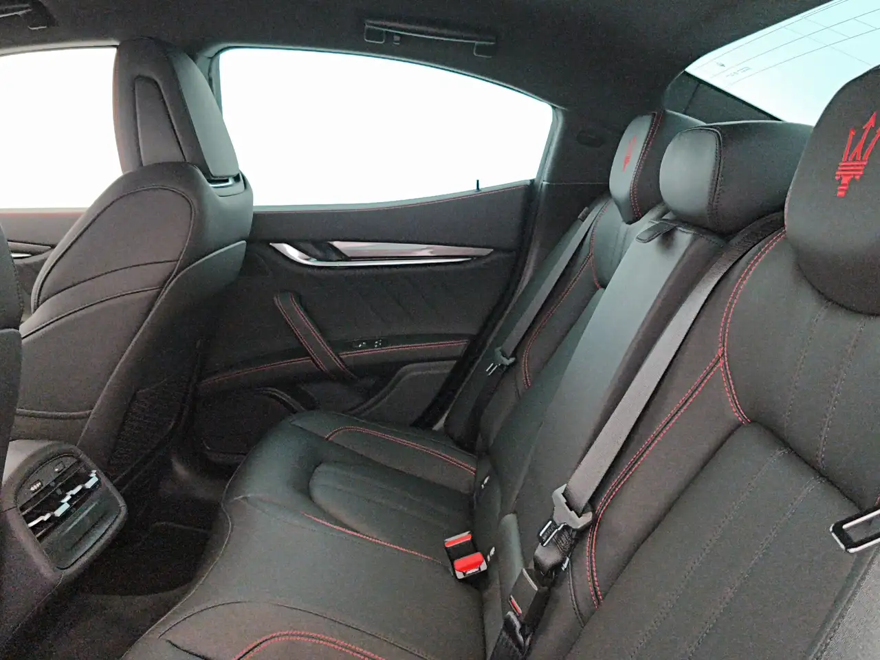 Maserati Ghibli 2025 — фото 13