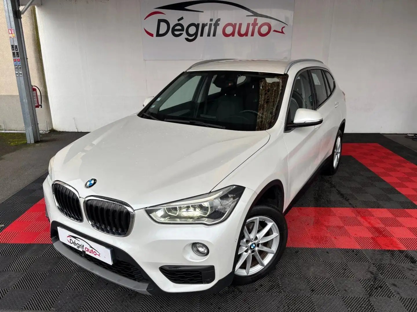 BMW X1 F48 sDrive 18d 150 ch Lounge Beige - 1