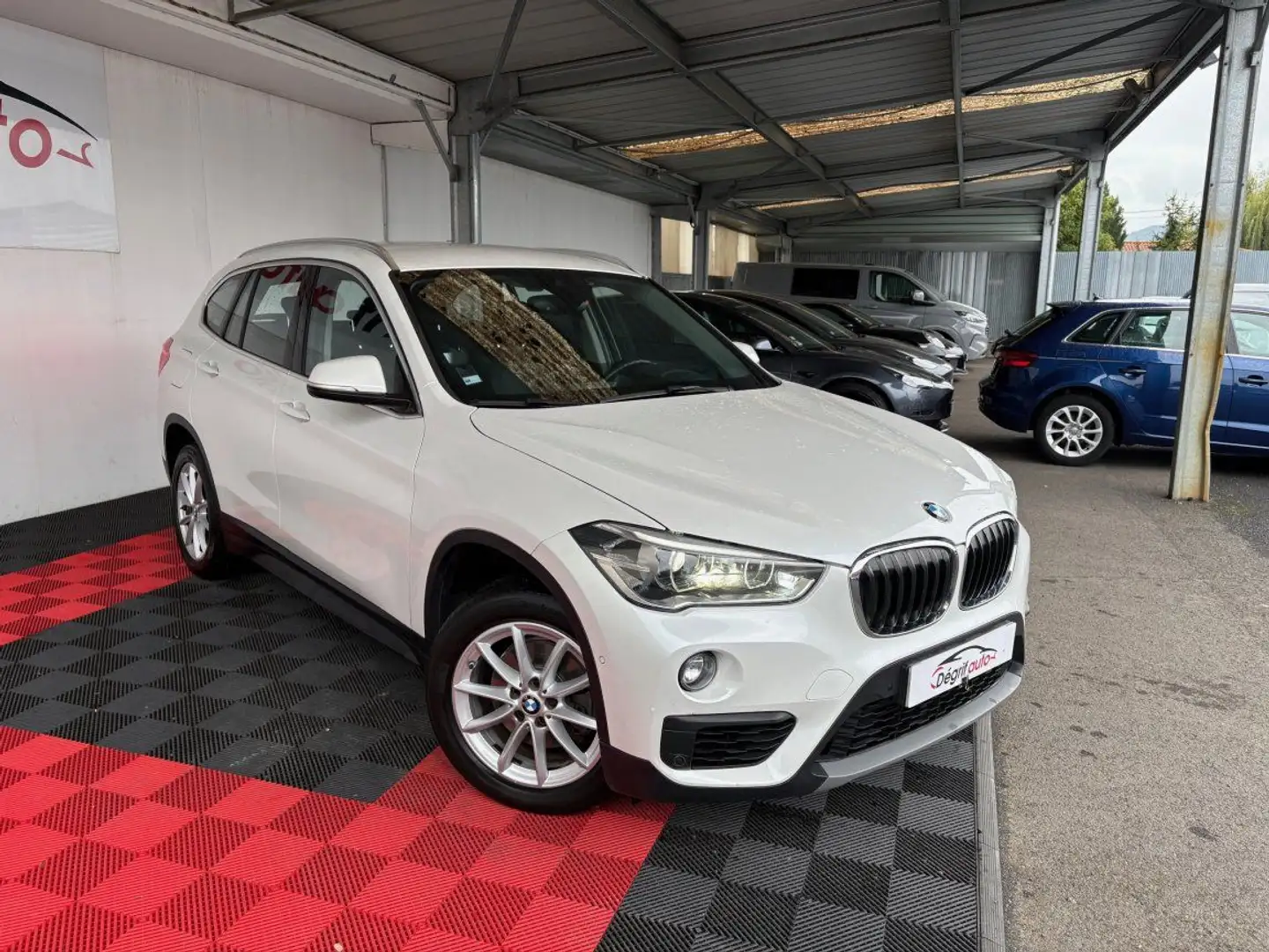 BMW X1 F48 sDrive 18d 150 ch Lounge Beige - 2