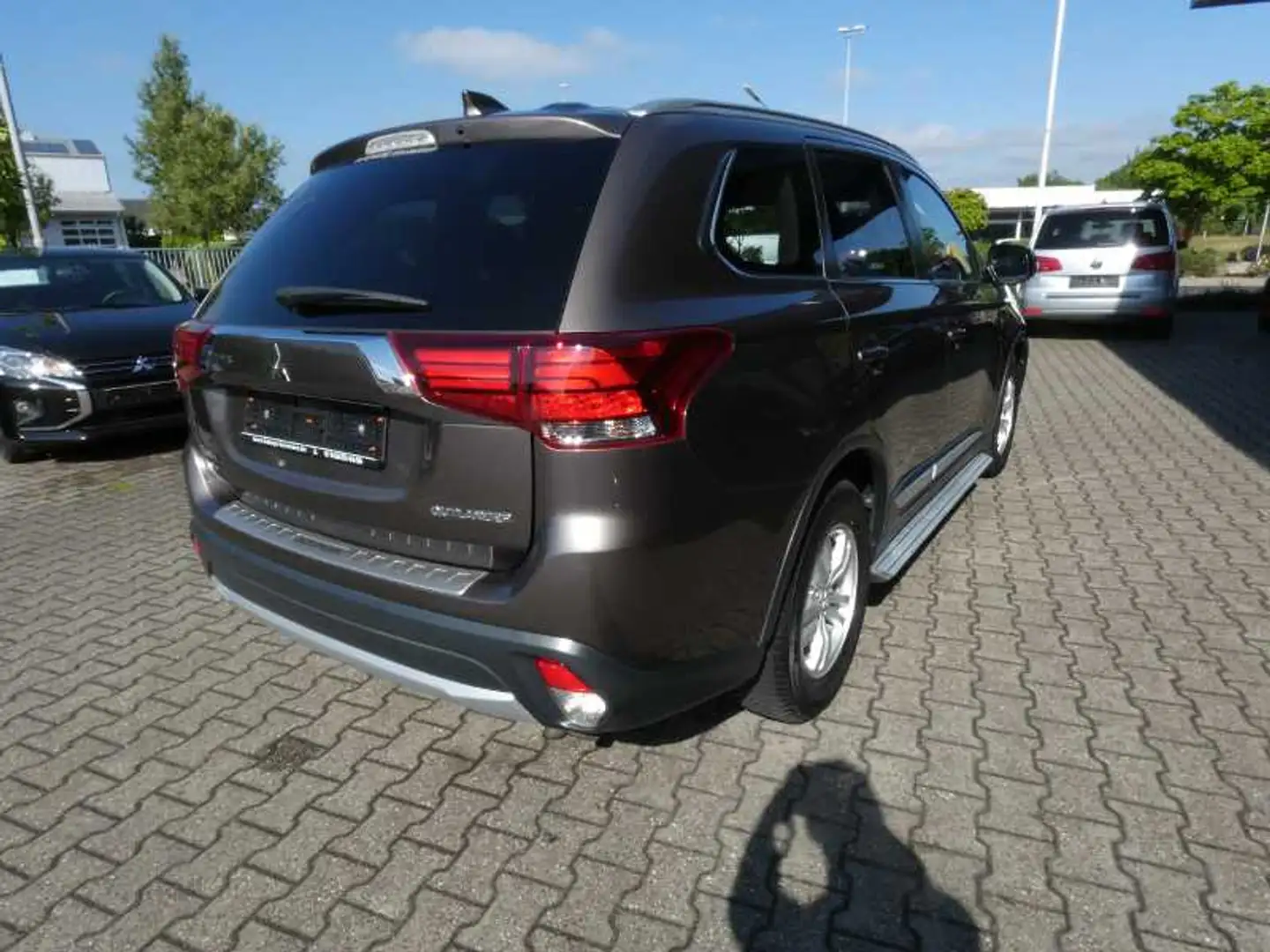 Mitsubishi Outlander PLUS 2.0 2WD 5-Gang ,,Klimaautomatik´´ Braun - 2