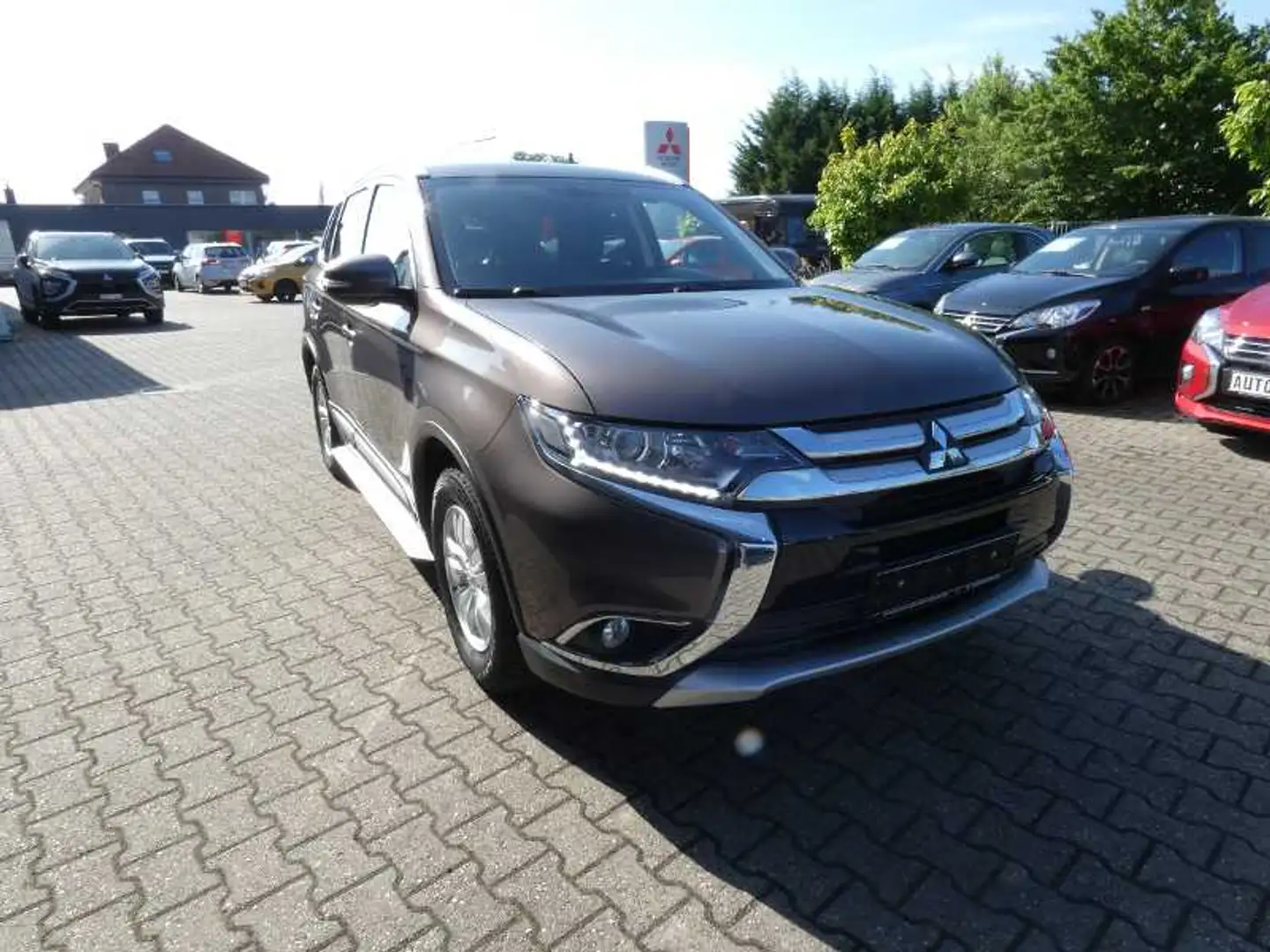 Mitsubishi Outlander PLUS 2.0 2WD 5-Gang ,,Klimaautomatik´´ Braun - 1