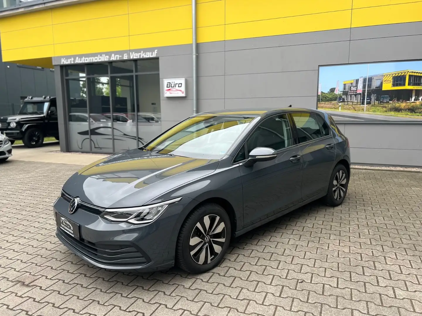 Volkswagen Golf VIII  Life NAVI/KAMERA/KLIMAA/6GANG/SHZ* Grau - 1