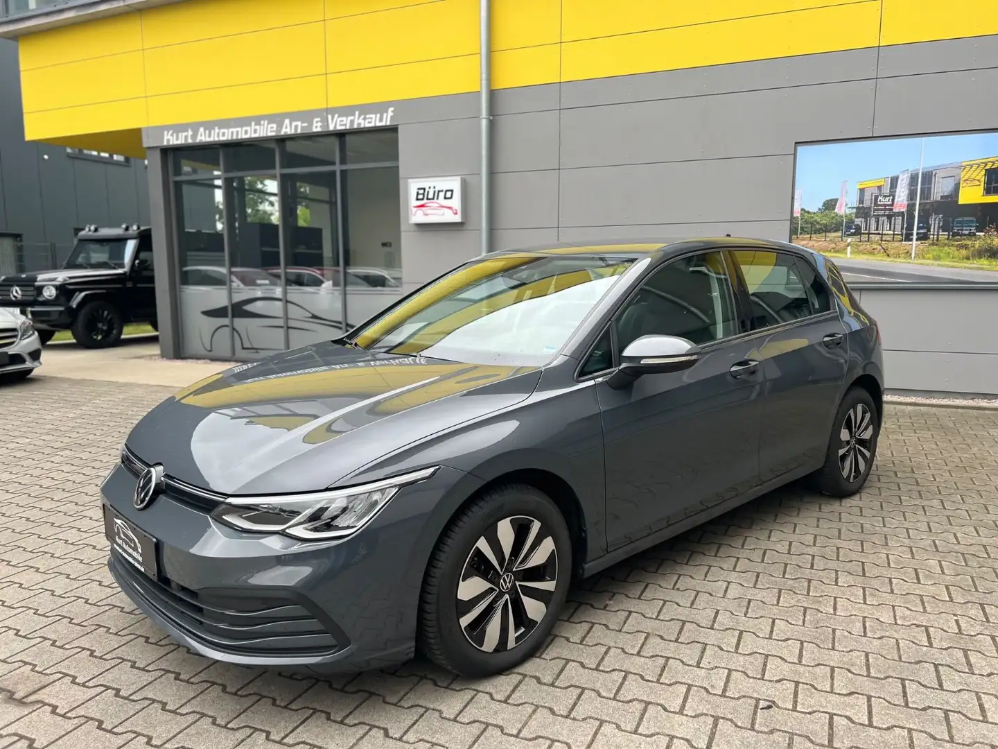 Volkswagen Golf VIII  Life NAVI/KAMERA/KLIMAA/6GANG/SHZ* Grau - 2
