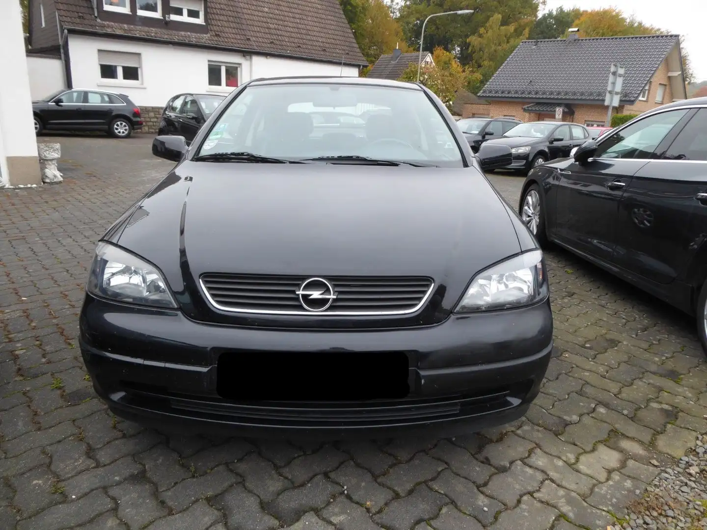 Opel Astra 2.2 Njoy Schwarz - 1