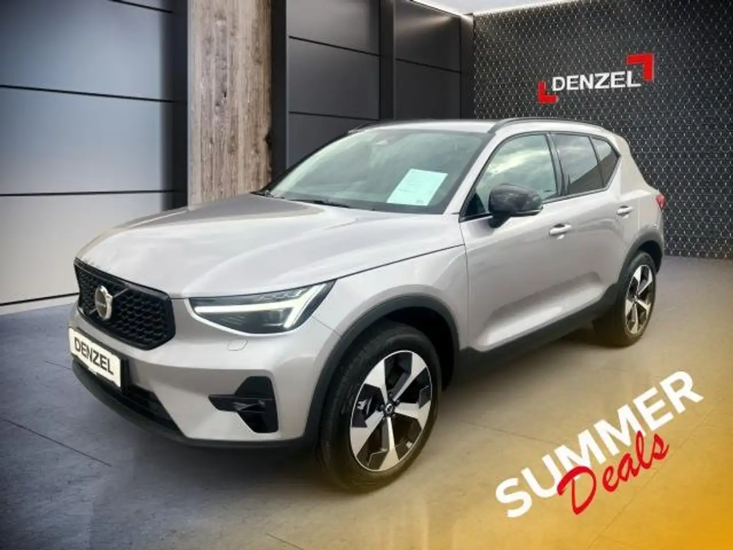 Volvo XC40 Plus, B3 Mild Hybrid, Benzin, Dark Silber - 1