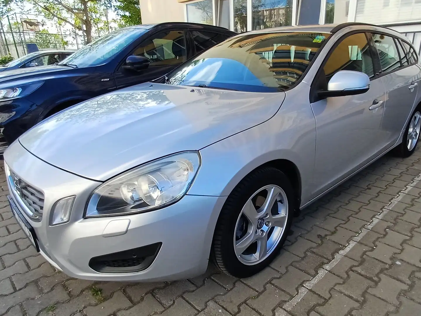 Volvo V60 V60 1.6  D2 Momentum Argento - 1