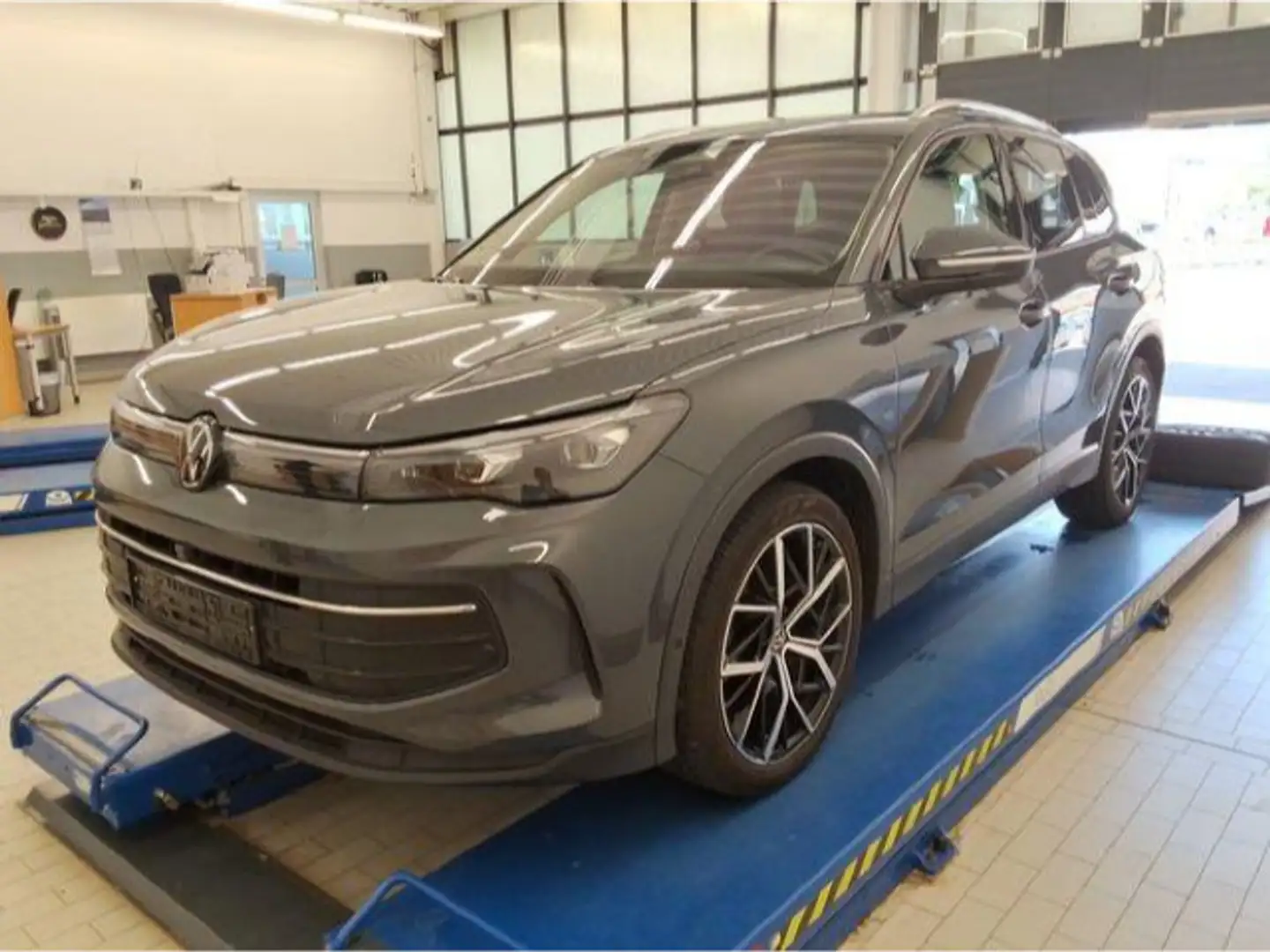 Volkswagen Tiguan 1.5 eTSI DSG Life IQ.Light 20"Alu Harman Grau - 1