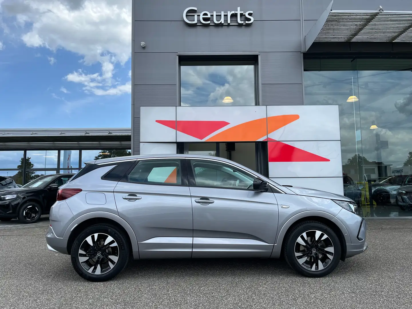 Opel Grandland 1.2 Turbo Business Edition met Navi Pro en Camera! Grijs - 2