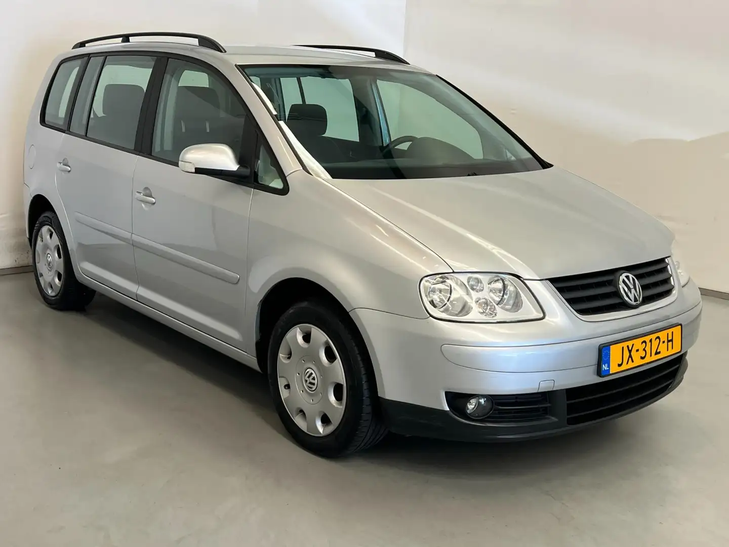 Volkswagen Touran 1.9 TDI / Aut / Airco / Trekhaak / Nieuwe APK Grijs - 2