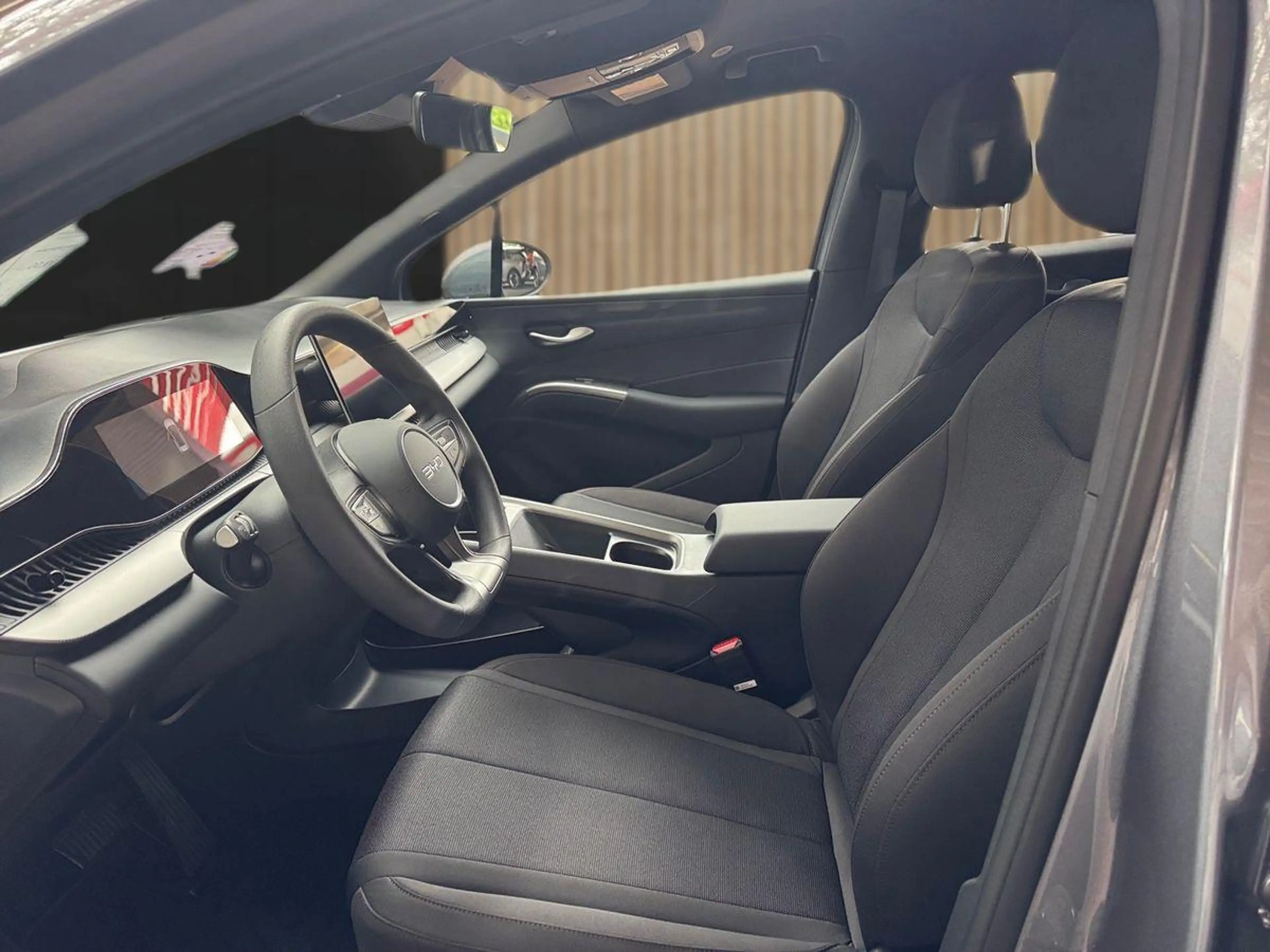 BYD Dolphin G 1.5 DM-i PHEV 129 kW Active — photo 8