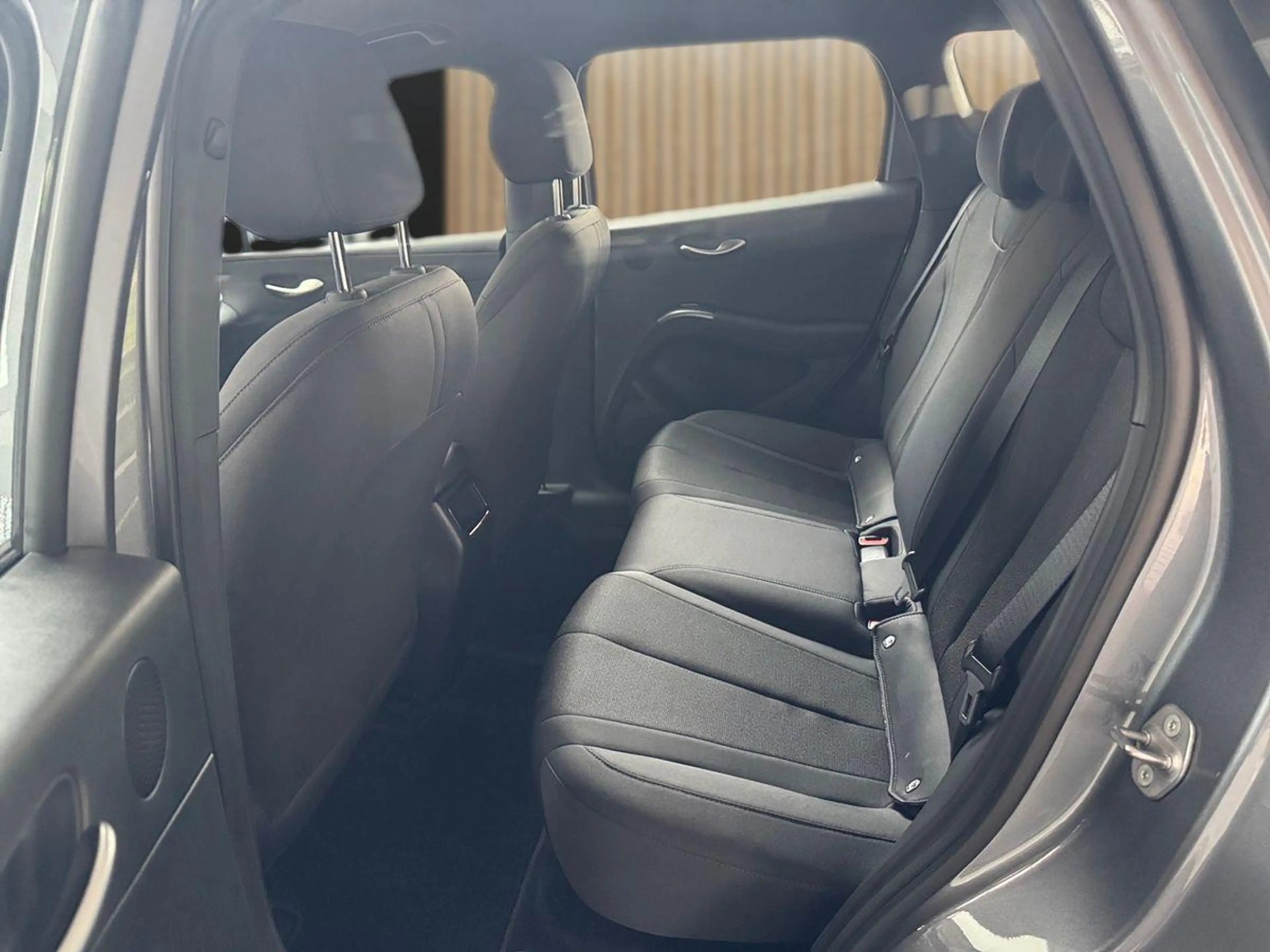 BYD Dolphin G 1.5 DM-i PHEV 129 kW Active — photo 12