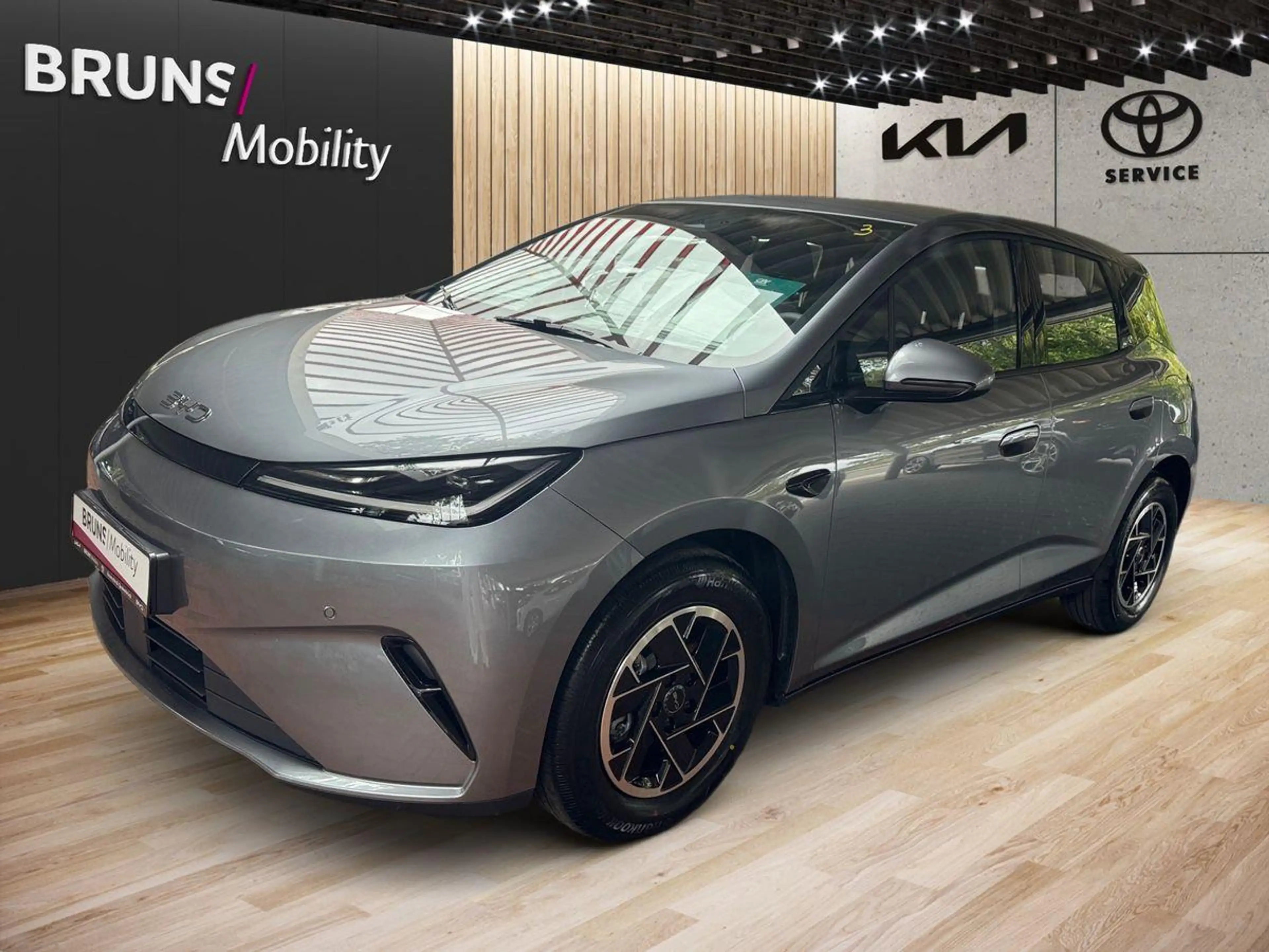 BYD Dolphin G 1.5 DM-i PHEV 129 kW Active — photo 2