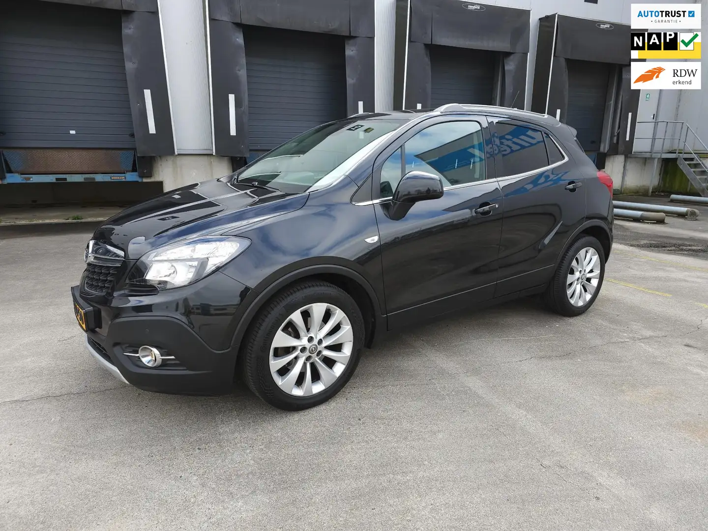 Opel Mokka 1.4 T Cosmo uitvoering / Navi / NAP / Trekhaak Zwart - 1