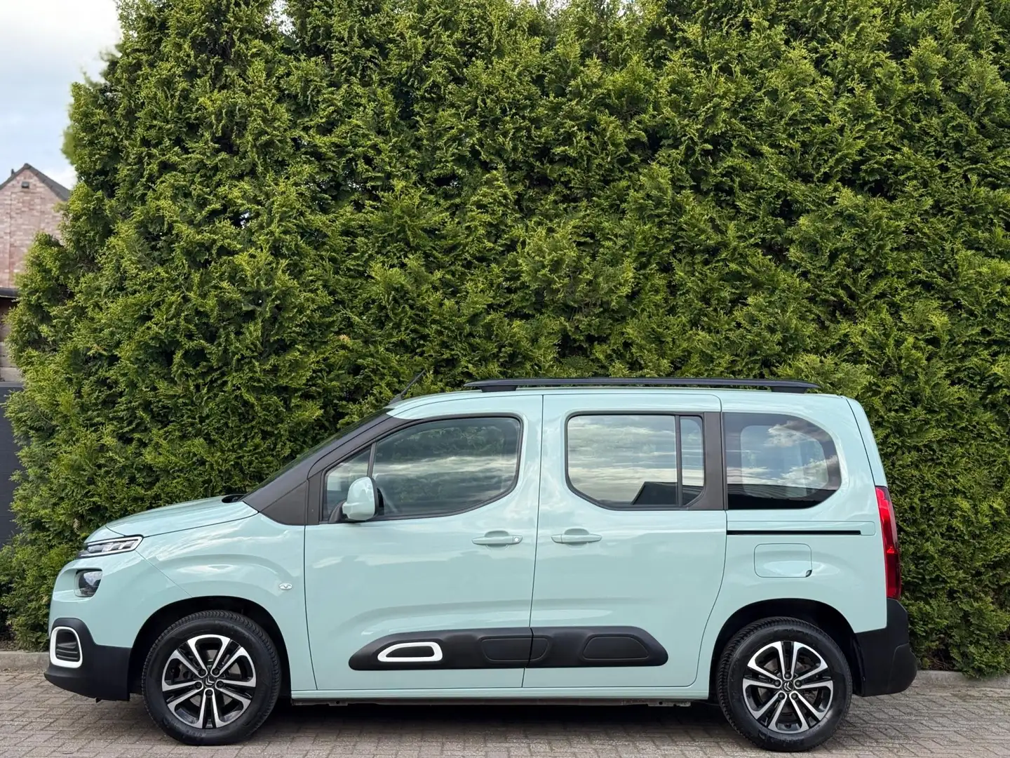 Citroen Berlingo 1.2 PureTech Shine CarPlay Groen - 2