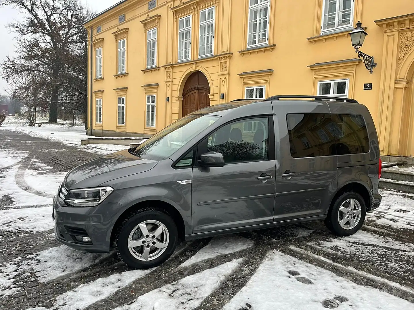 Volkswagen Caddy Kombi Comfortline 2,0 TDI ÖAMTC TEST Sport-Komf... Gris - 2