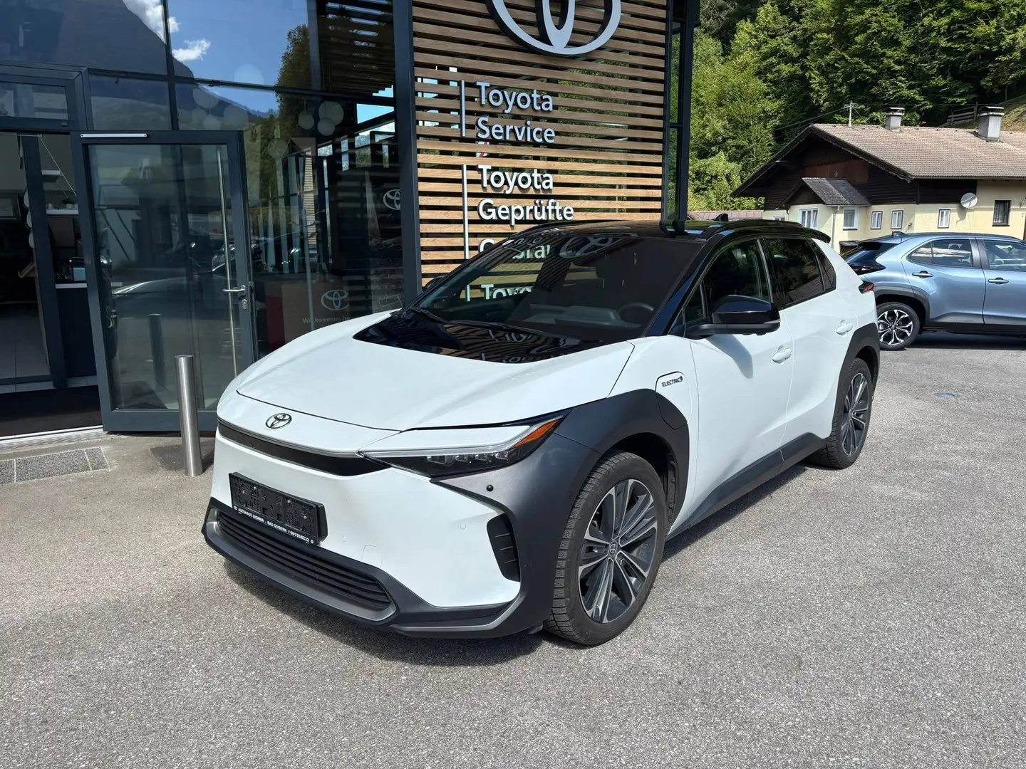 Toyota bZ4X BZ4X Elektro 71,4kWh Aut. Weiß - 2