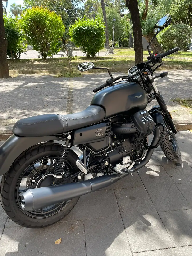 Moto Guzzi V 7 Stone Negru - 2