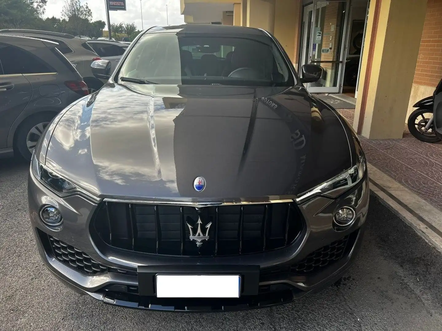 Maserati Levante V6 Diesel 275 CV AWD Gransport Grau - 2