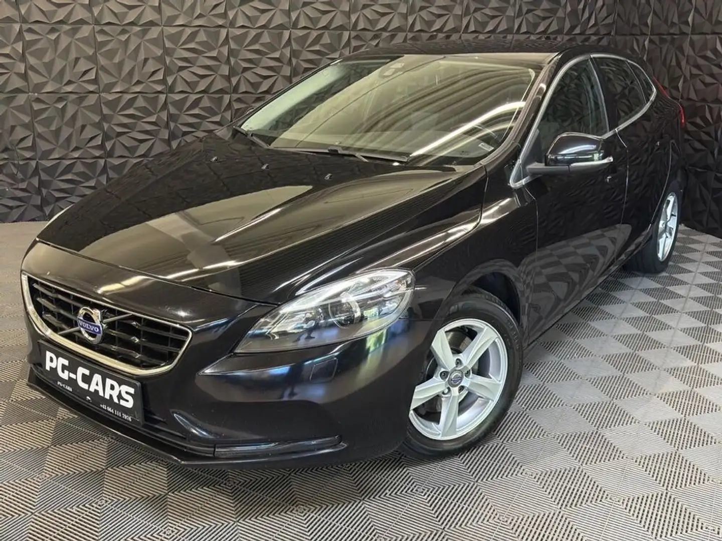 Volvo V40 2.0 D3 Momentum *Weihnachtsangebot bis 31.12.* Schwarz - 2