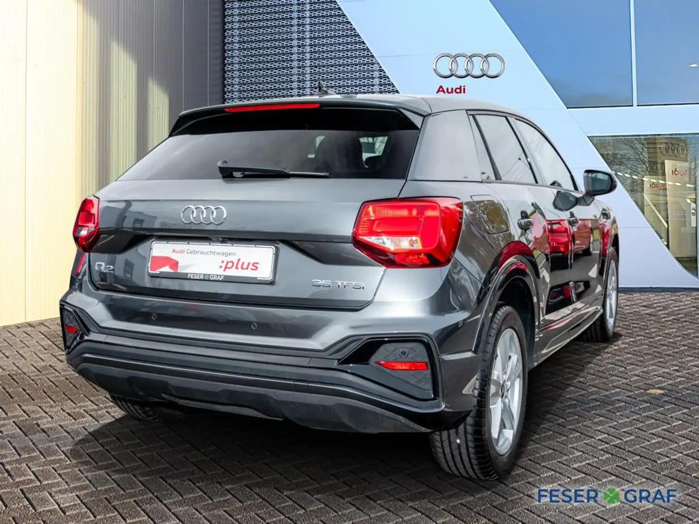 Audi Q2 35 TFSI 2x S line /LED/Leder/AHK/Kamera Grau - 2