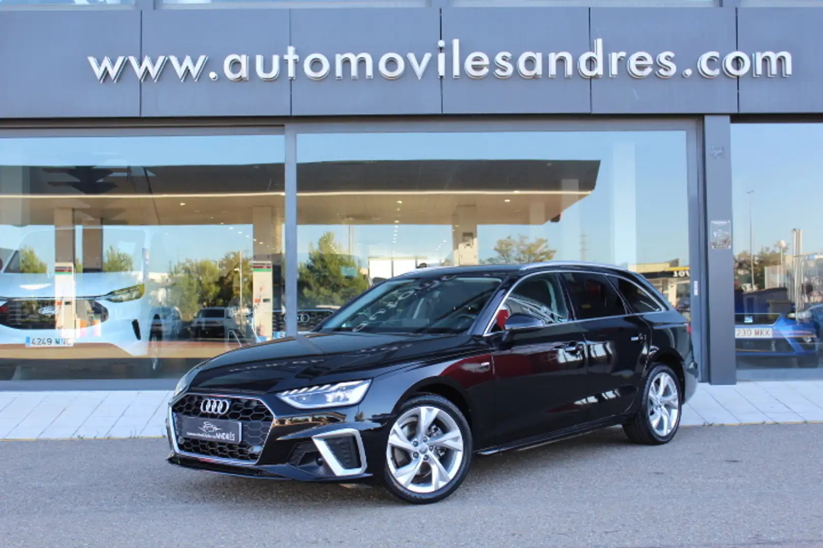 Audi A4 Avant 35 TFSI S line 110kW Schwarz - 1