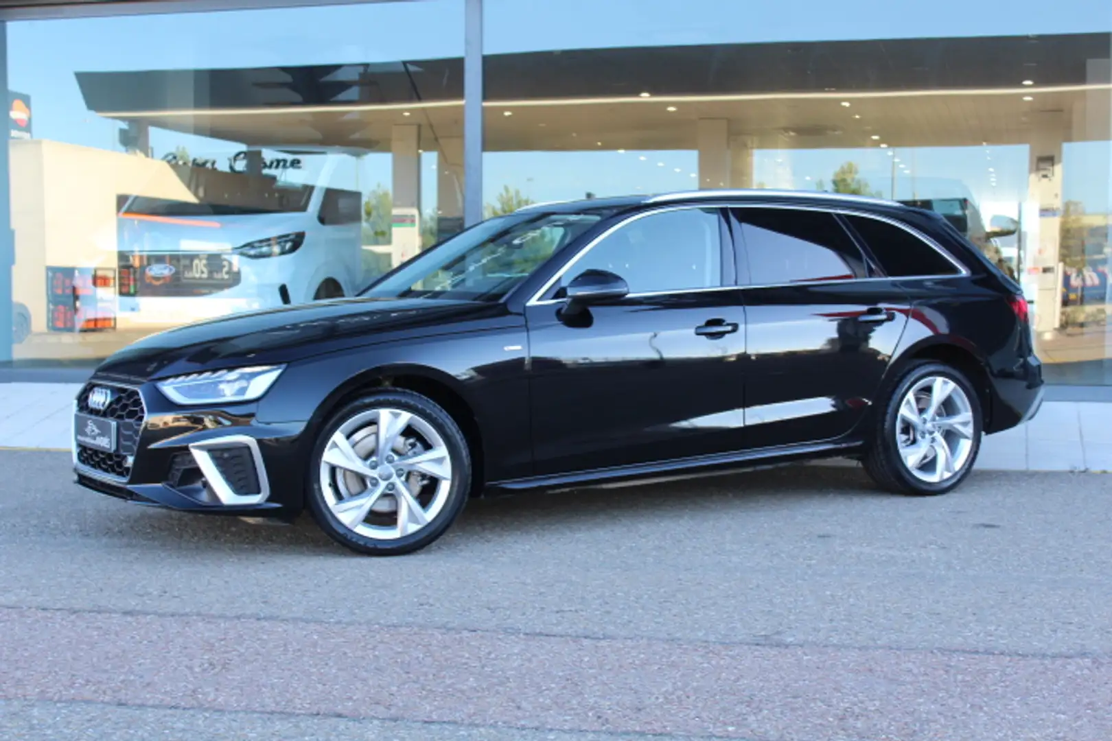 Audi A4 Avant 35 TFSI S line 110kW Schwarz - 2