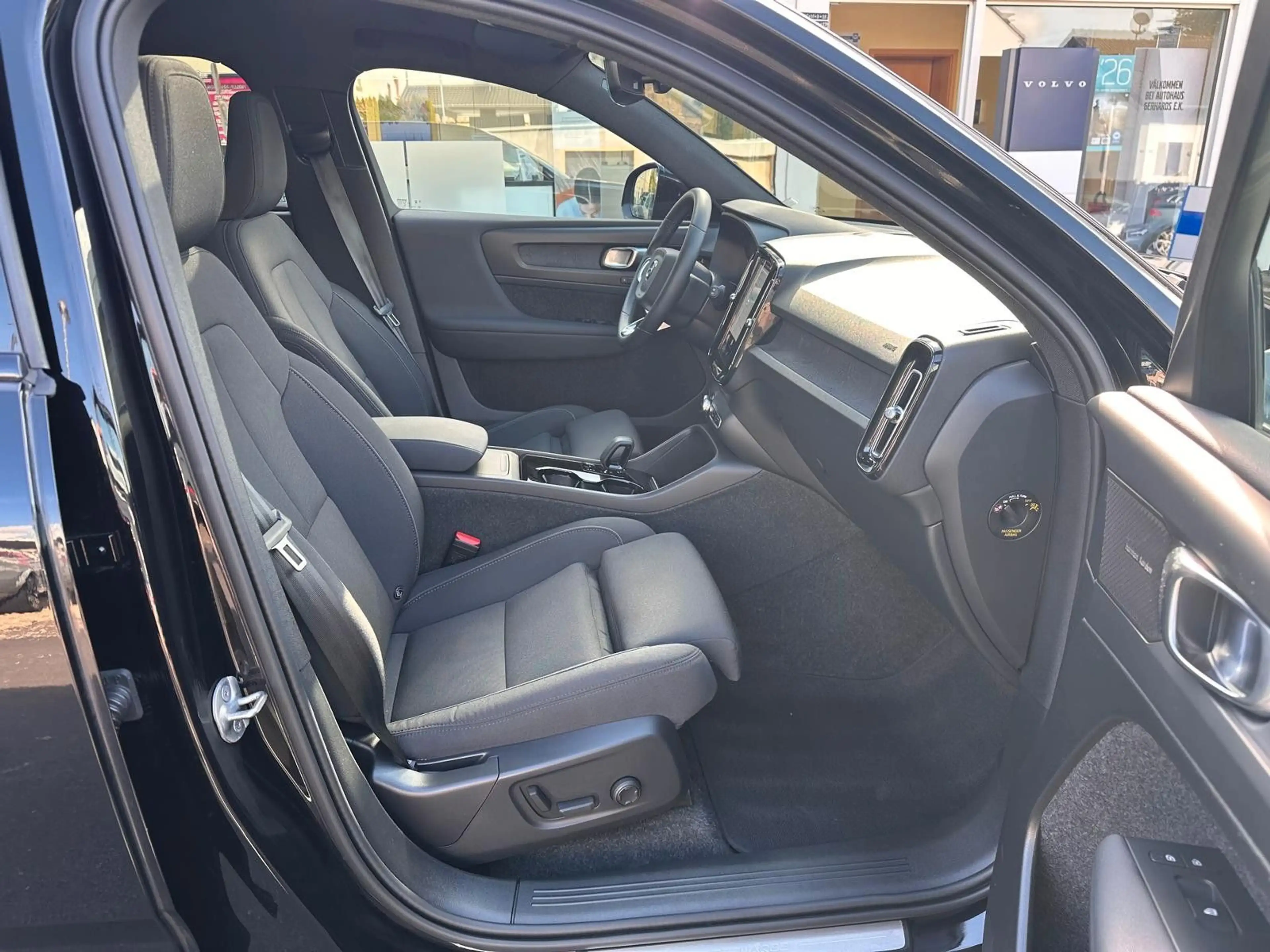 Volvo XC40 FWD Ultimate Pure Electric Pano,360°,BLIS — photo 18