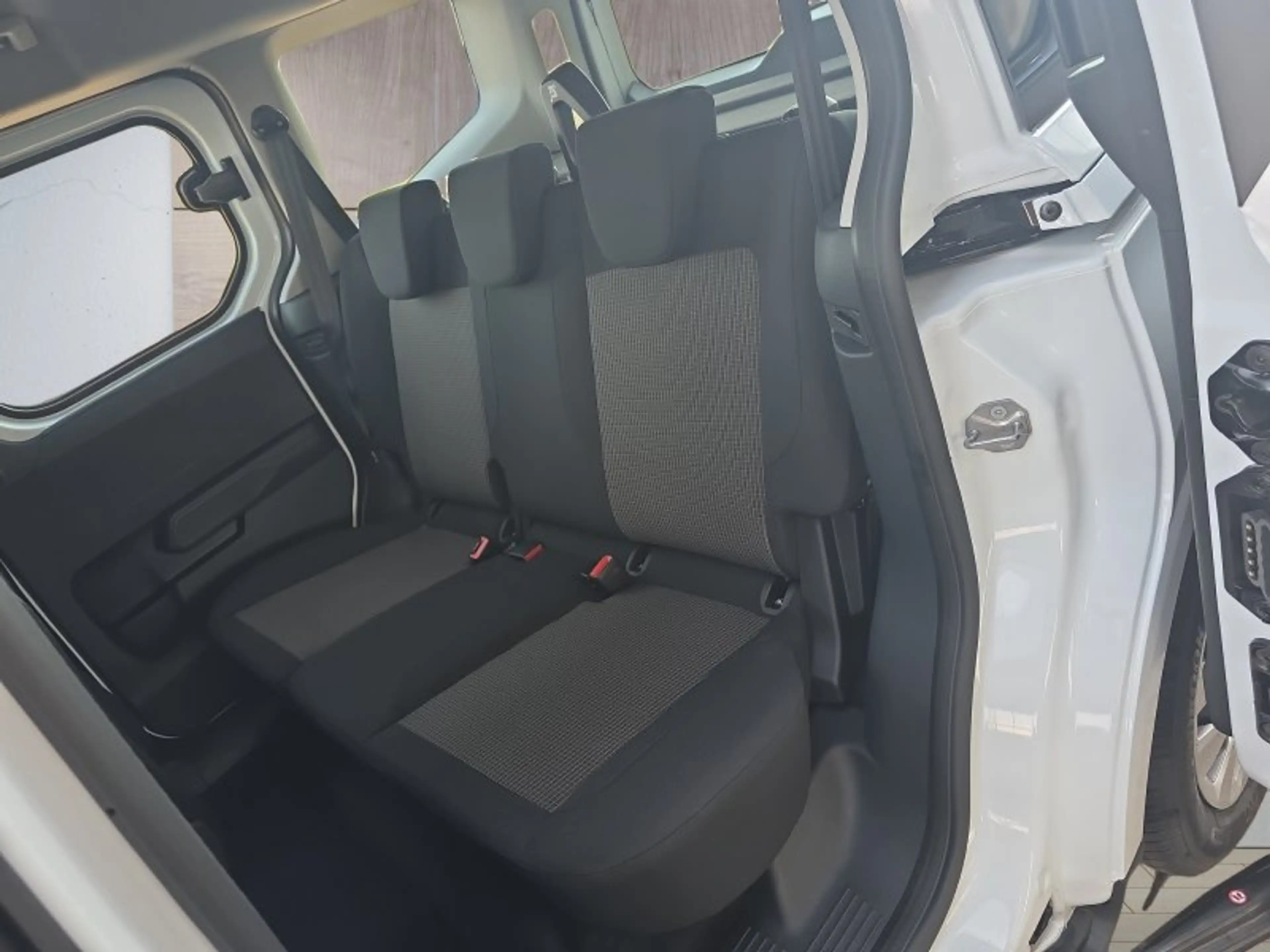 Ford Tourneo Courier 1.0 125PS 5*J.Gar/Winterp/Pdc/Klima    ** — photo 14