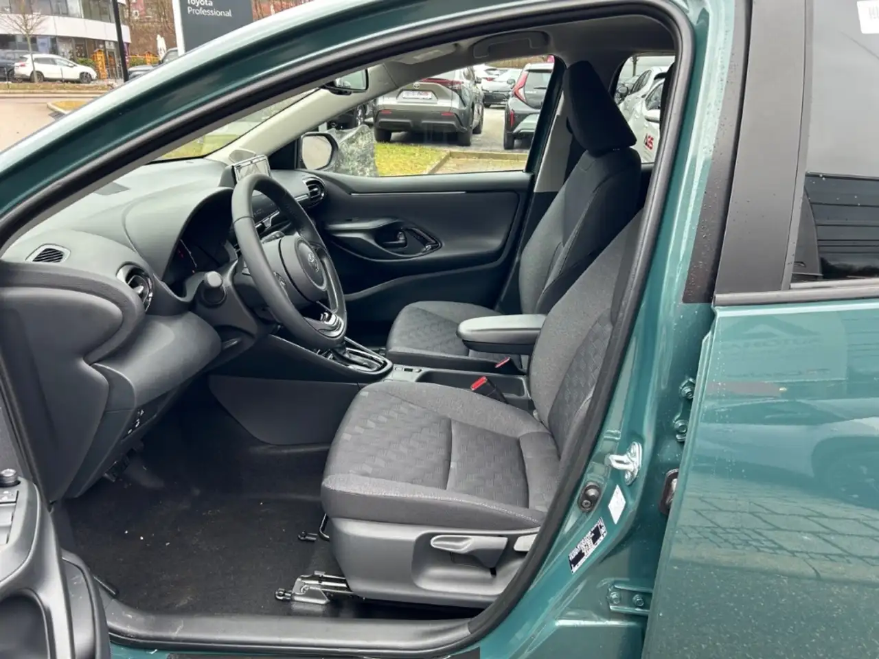Toyota Yaris Hybrid 1,5L Teamplayer Safety + Comfort Paket 9