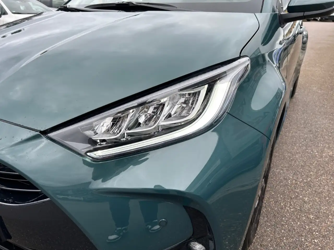 Toyota Yaris Hybrid 1,5L Teamplayer Safety + Comfort Paket 7