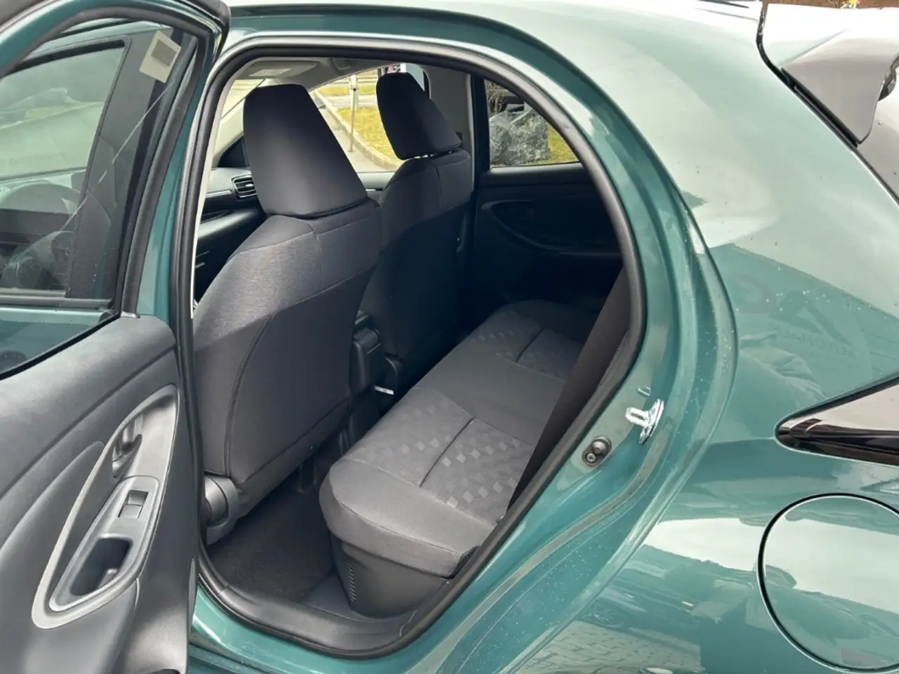 Toyota Yaris Hybrid 1,5L Teamplayer Safety + Comfort Paket 10