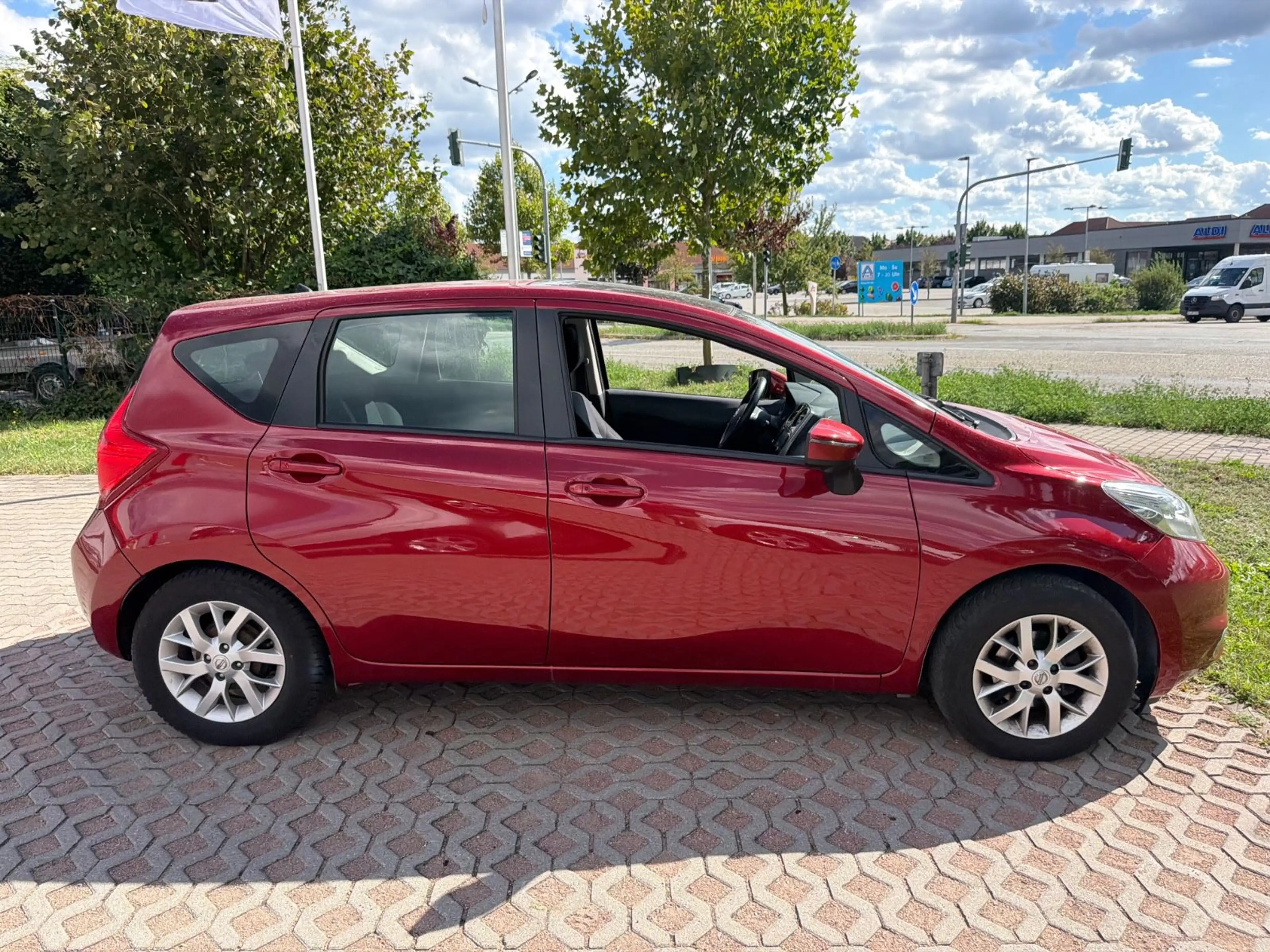 Nissan Note Acenta — photo 9