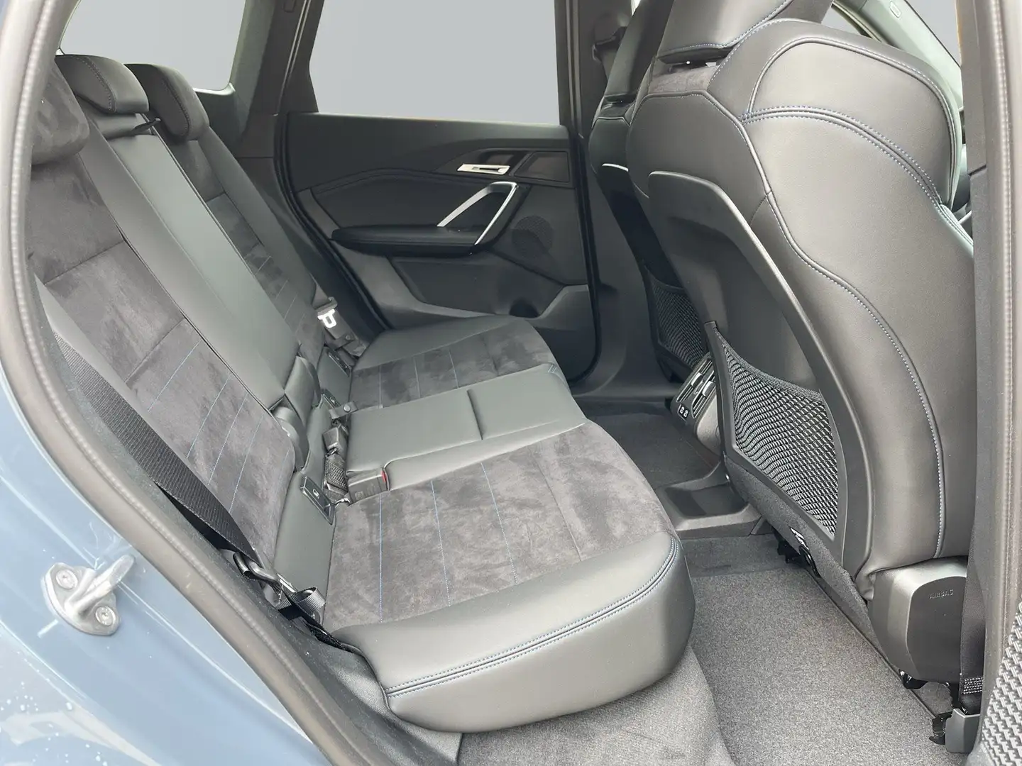 BMW iX1 eDrive20  M SPORTPAKET Grau - 2