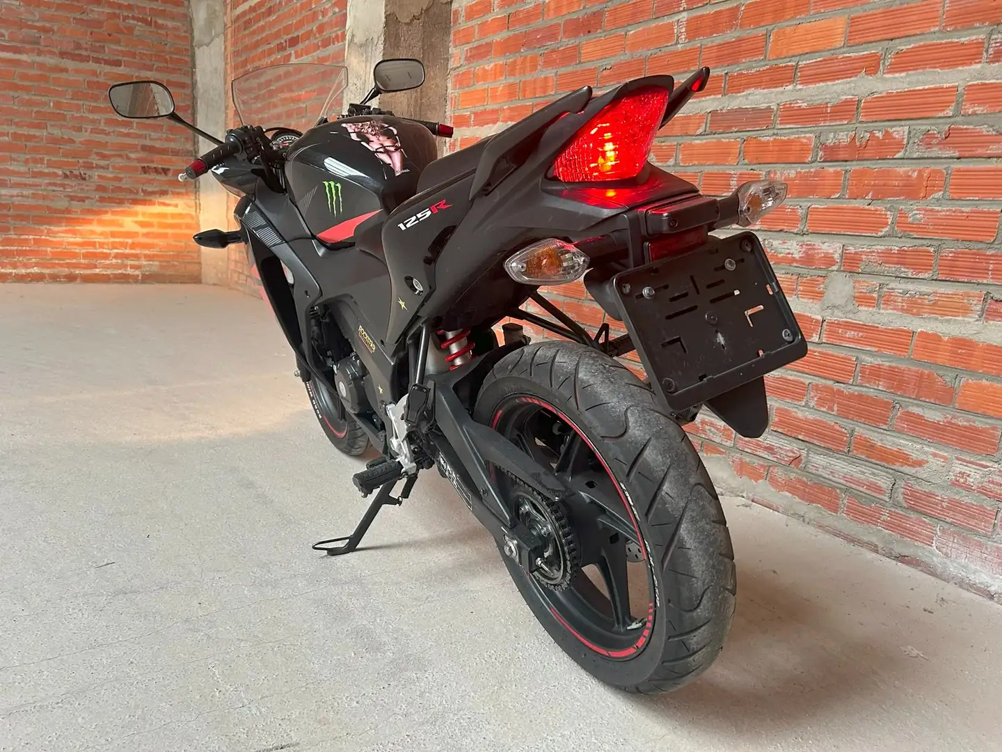 Honda CBR 125 CBR125 R Schwarz - 2