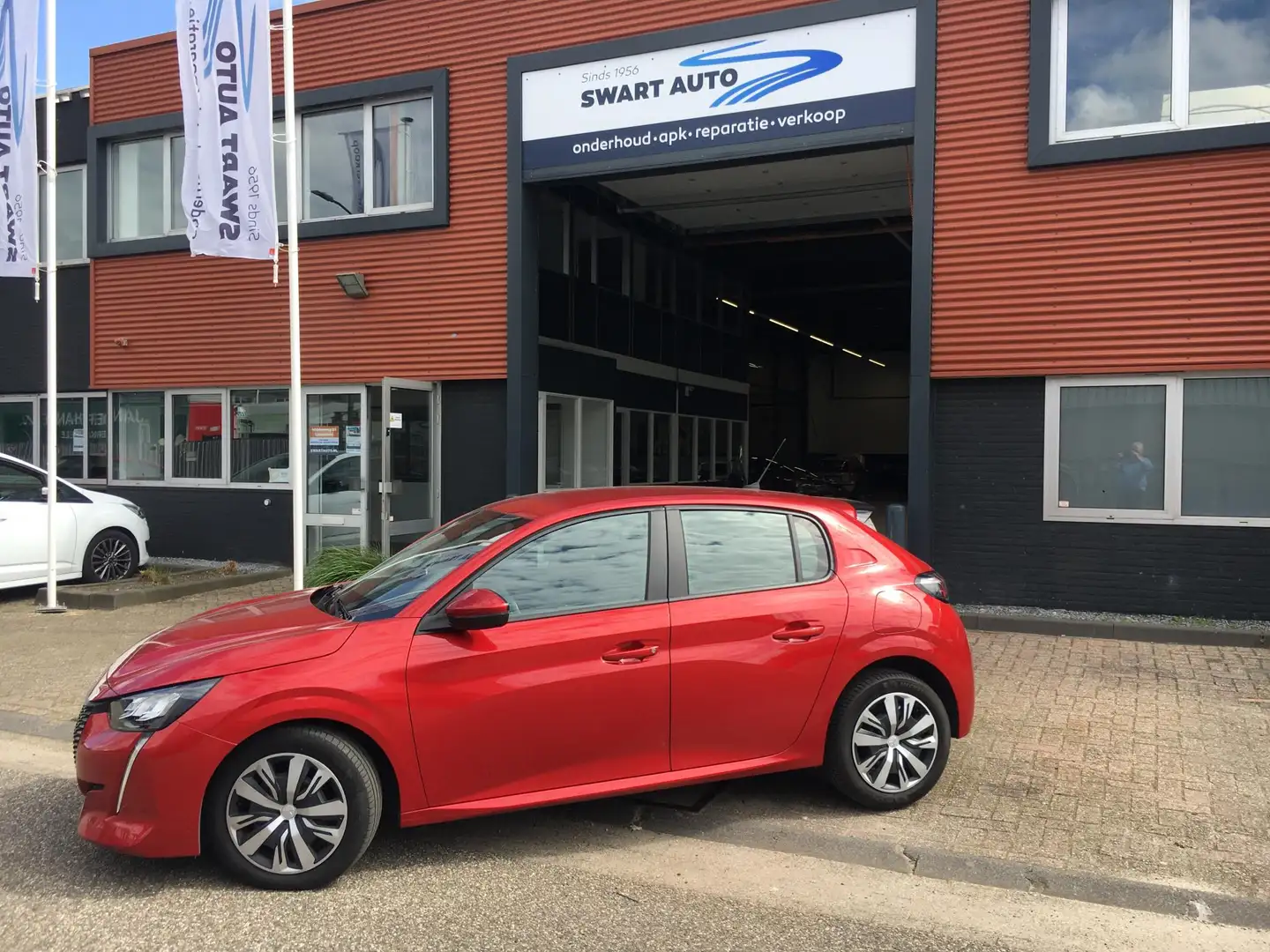Peugeot 208 1.2 PureTech Blue Lease Active | Apple CAR Play/En Rood - 1