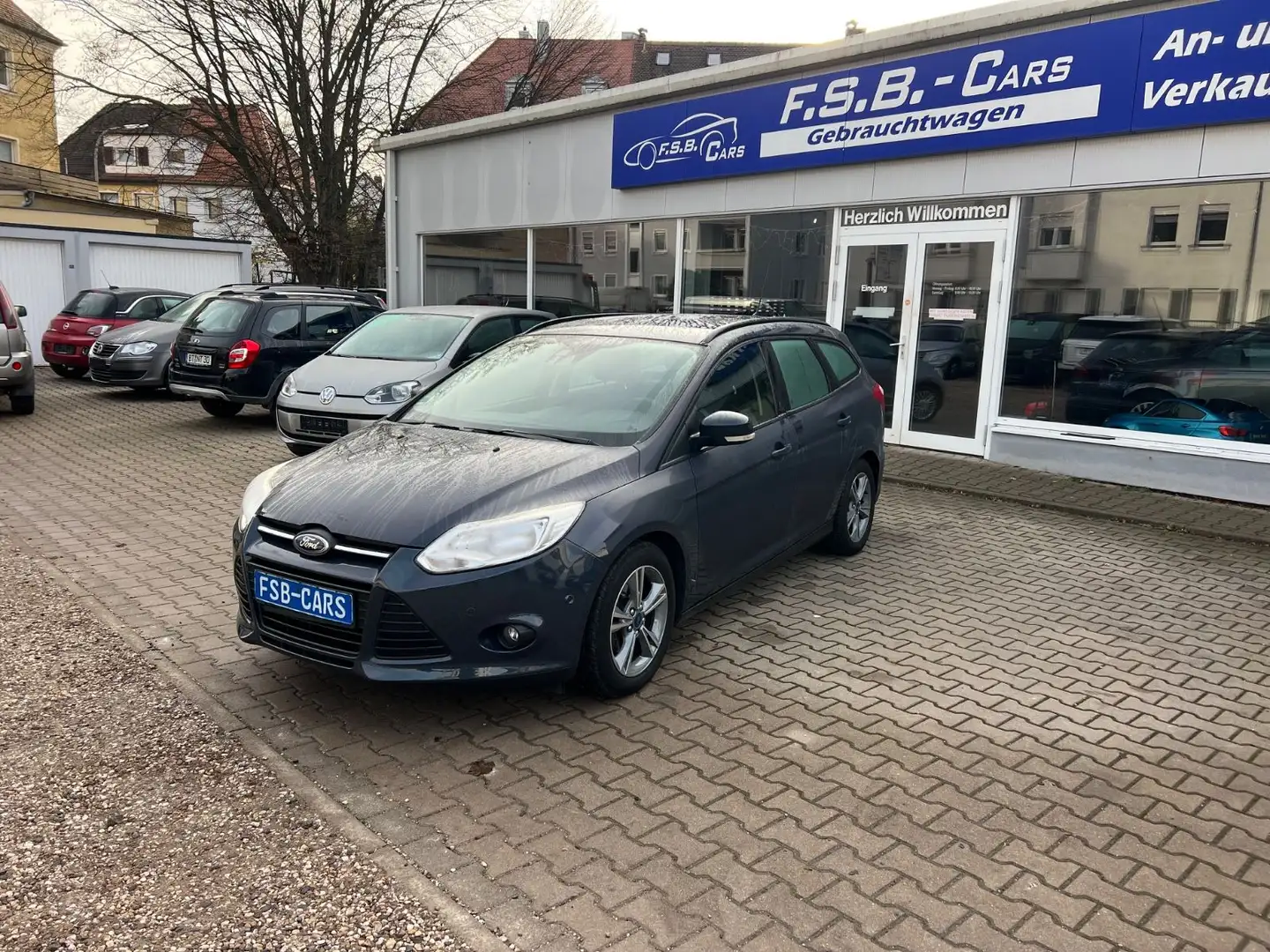 Ford Focus Turnier Grau - 1